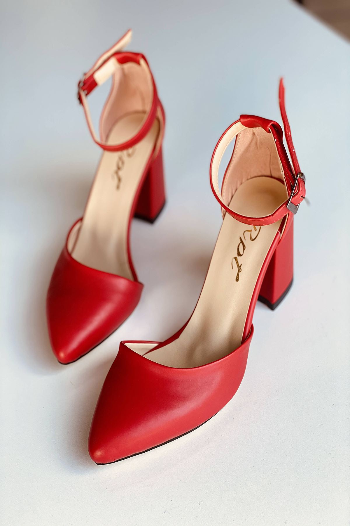 Y102 Kırmızı Deri Topuklu Ayakkabı