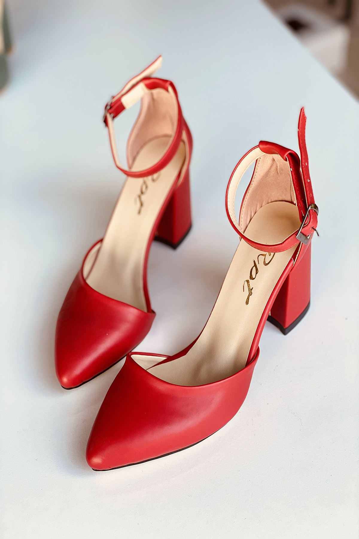 Y102 Kırmızı Deri Topuklu Ayakkabı