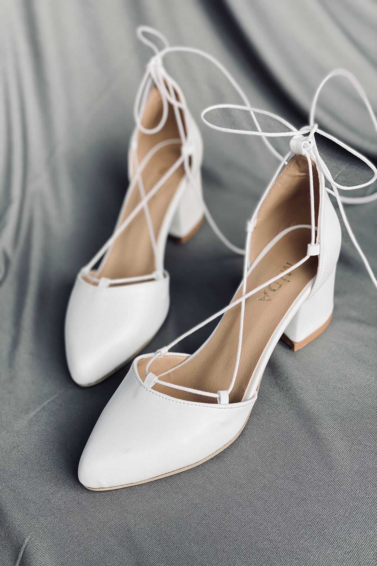 Y103 Beyaz Deri Topuklu Ayakkabı