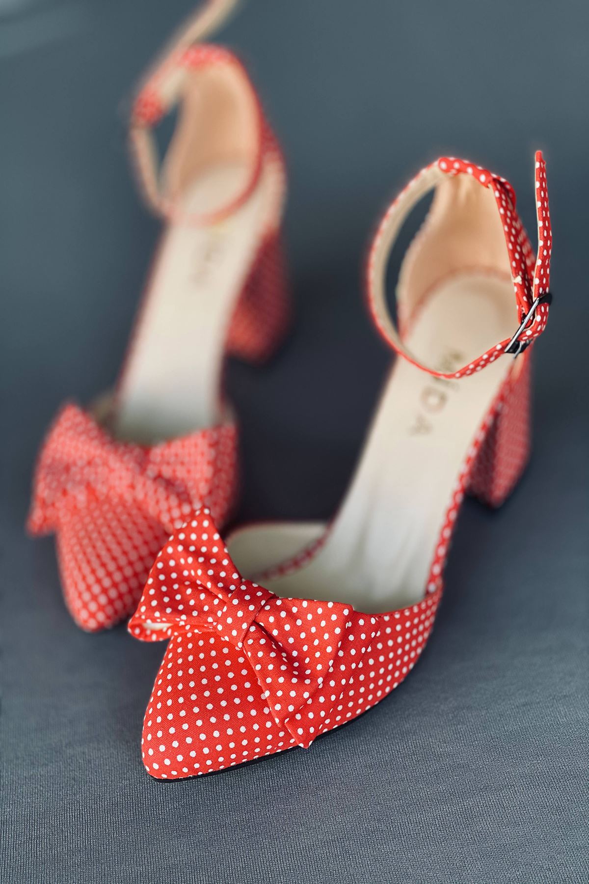 Y106 Kırmızı Puantiye Topuklu Ayakkabı