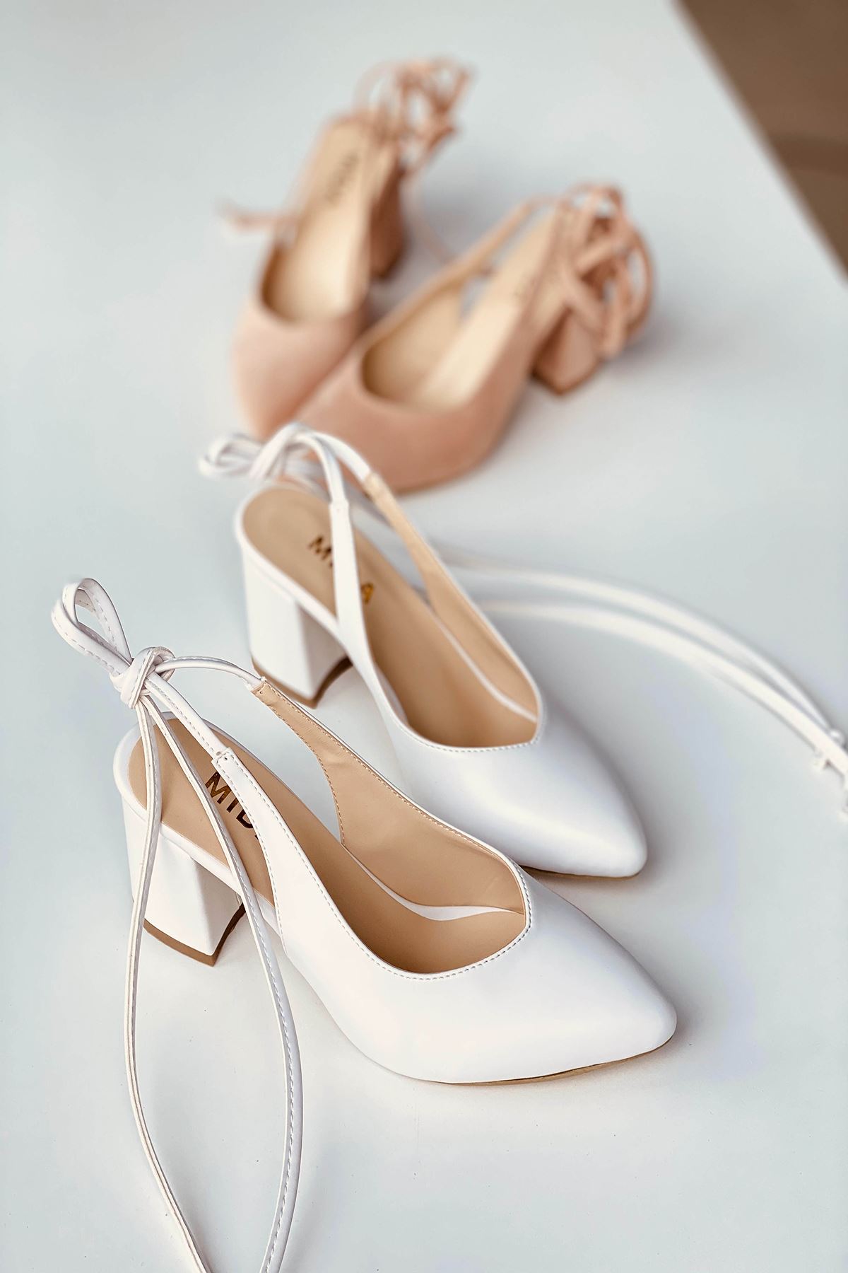 Y114 Beyaz Cilt Topuklu Ayakkabı