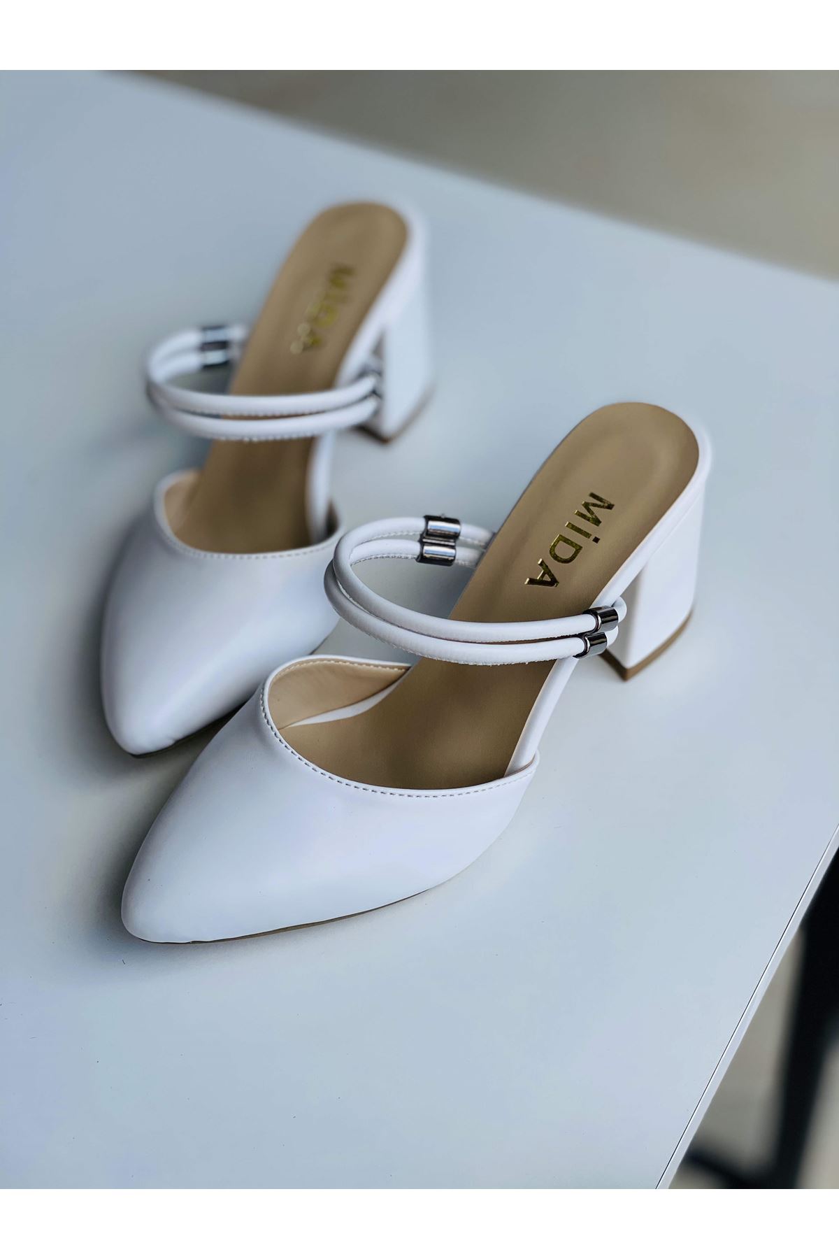 Y119 Beyaz Deri Topuklu Ayakkabı
