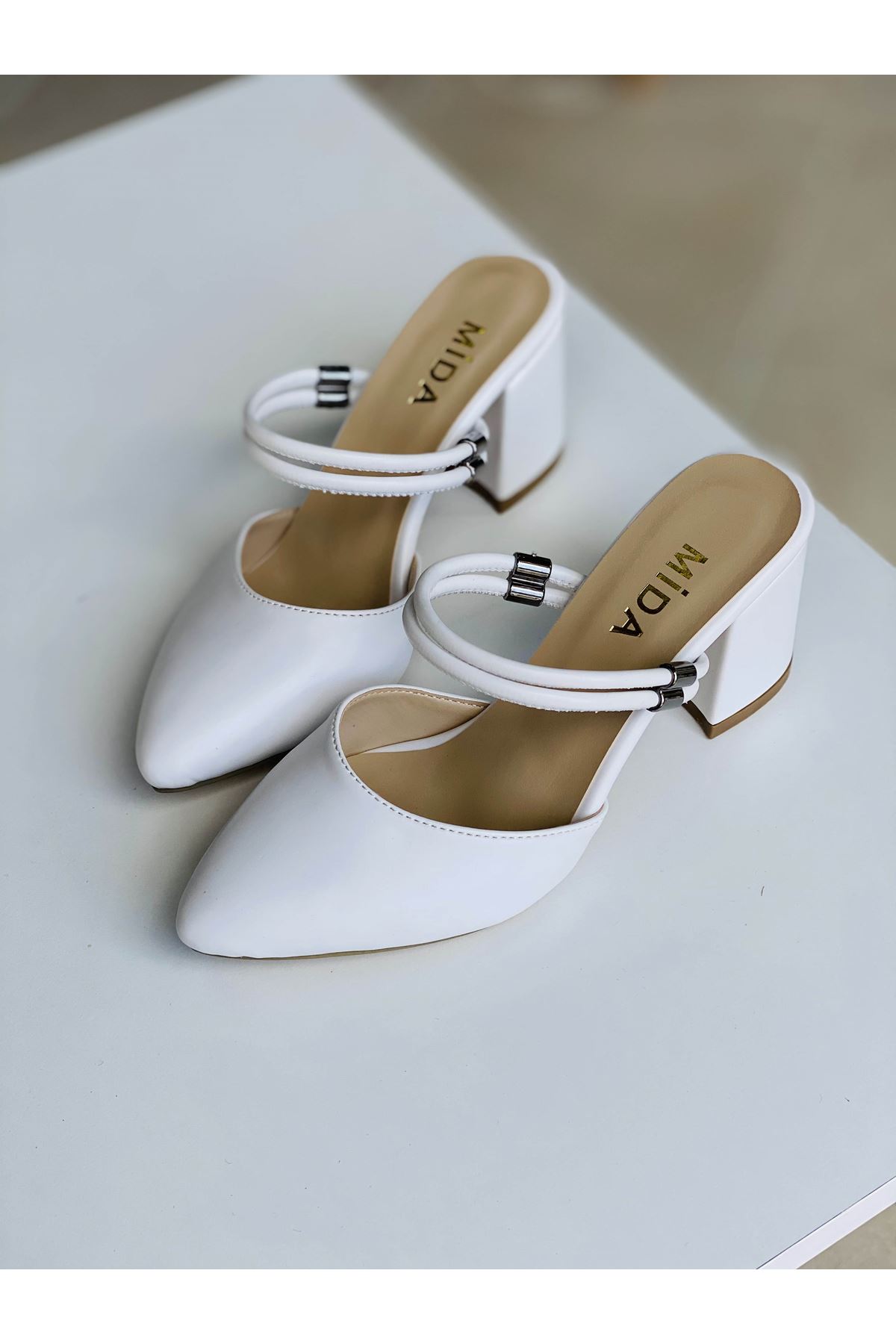 Y119 Beyaz Deri Topuklu Ayakkabı