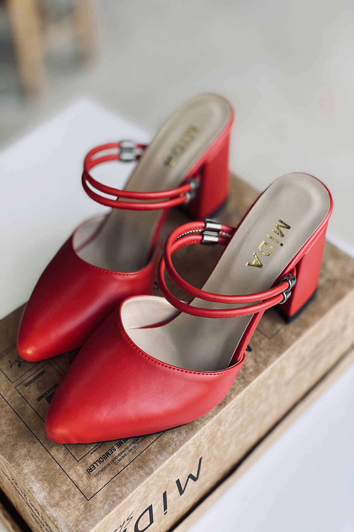 Y119 Kırmızı Deri Topuklu Ayakkabı