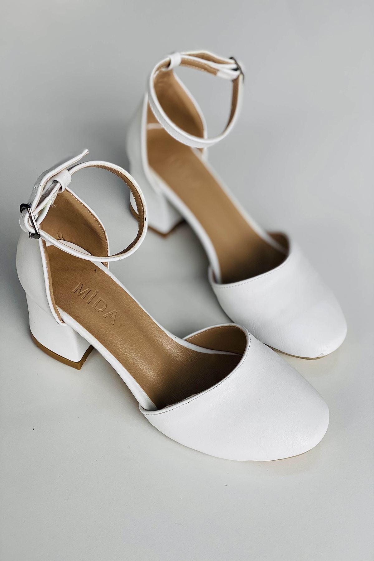 Y202 Beyaz Deri Topuklu Ayakkabı