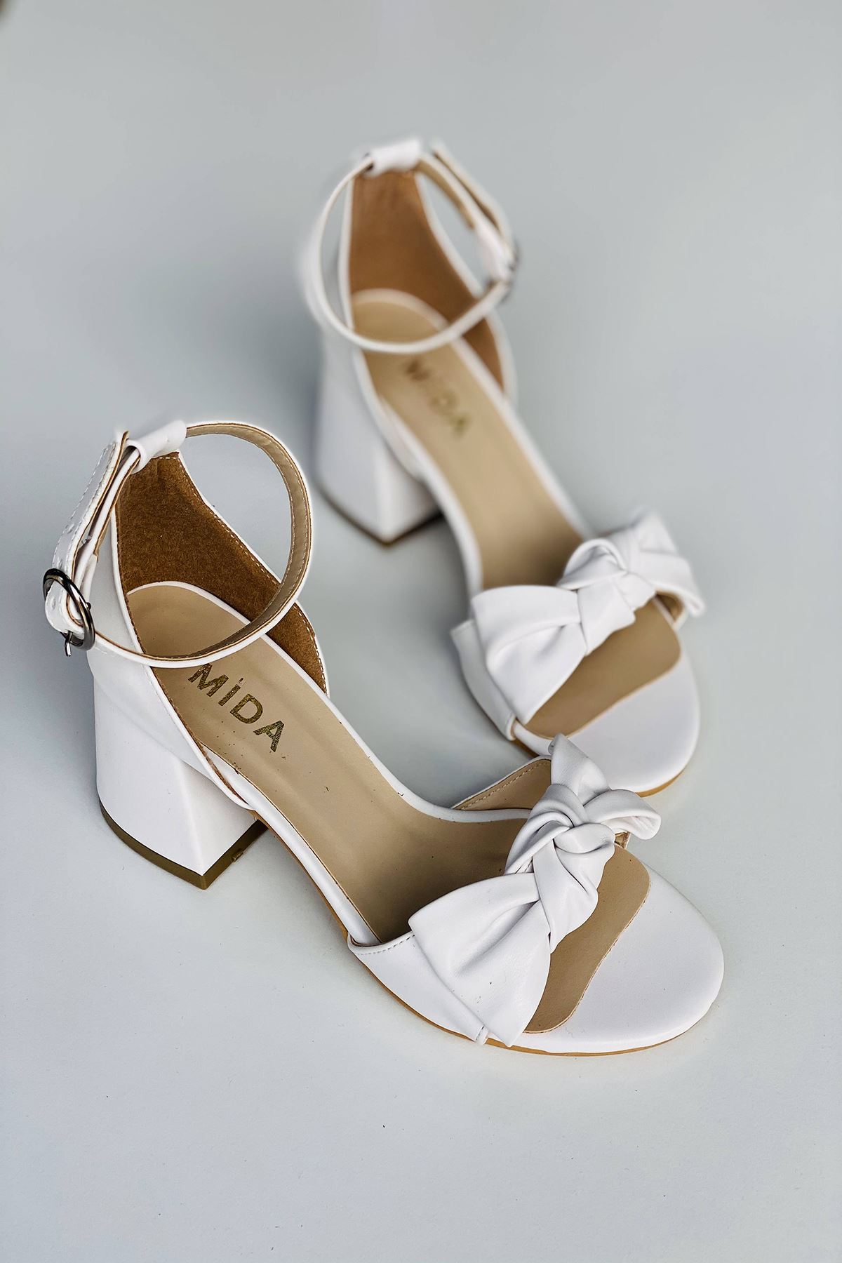 Y553 Beyaz Deri Topuklu Ayakkabı