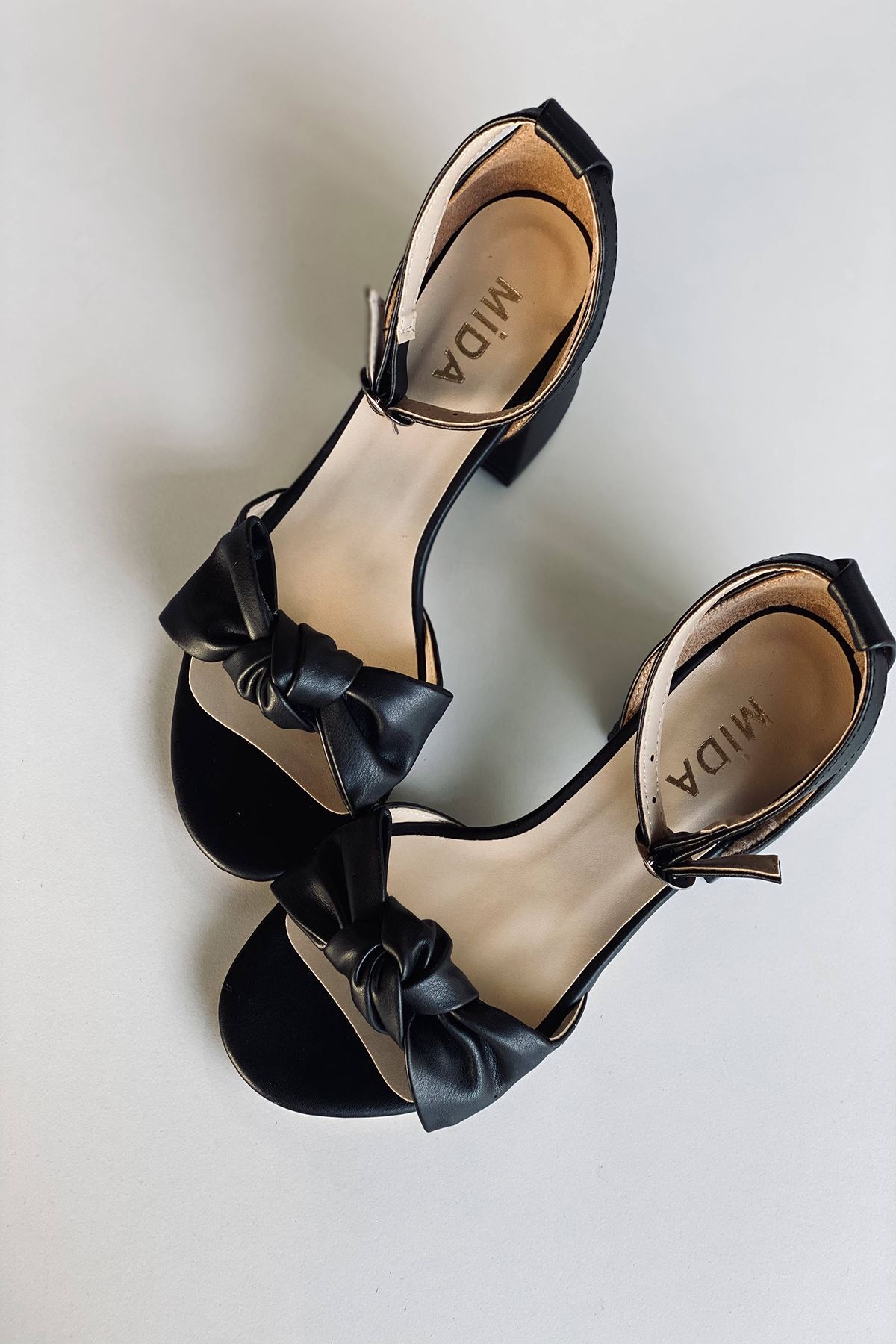 Y553 Siyah Deri Topuklu Ayakkabı