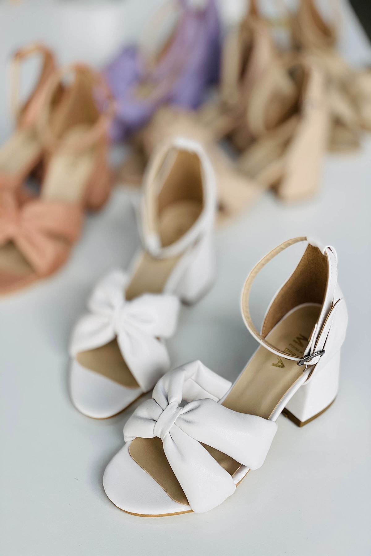 Y554 Beyaz Deri Topuklu Ayakkabı