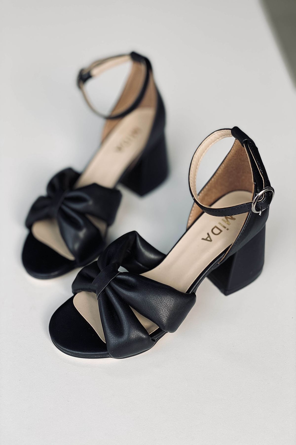 Y554 Siyah Deri Topuklu Ayakkabı