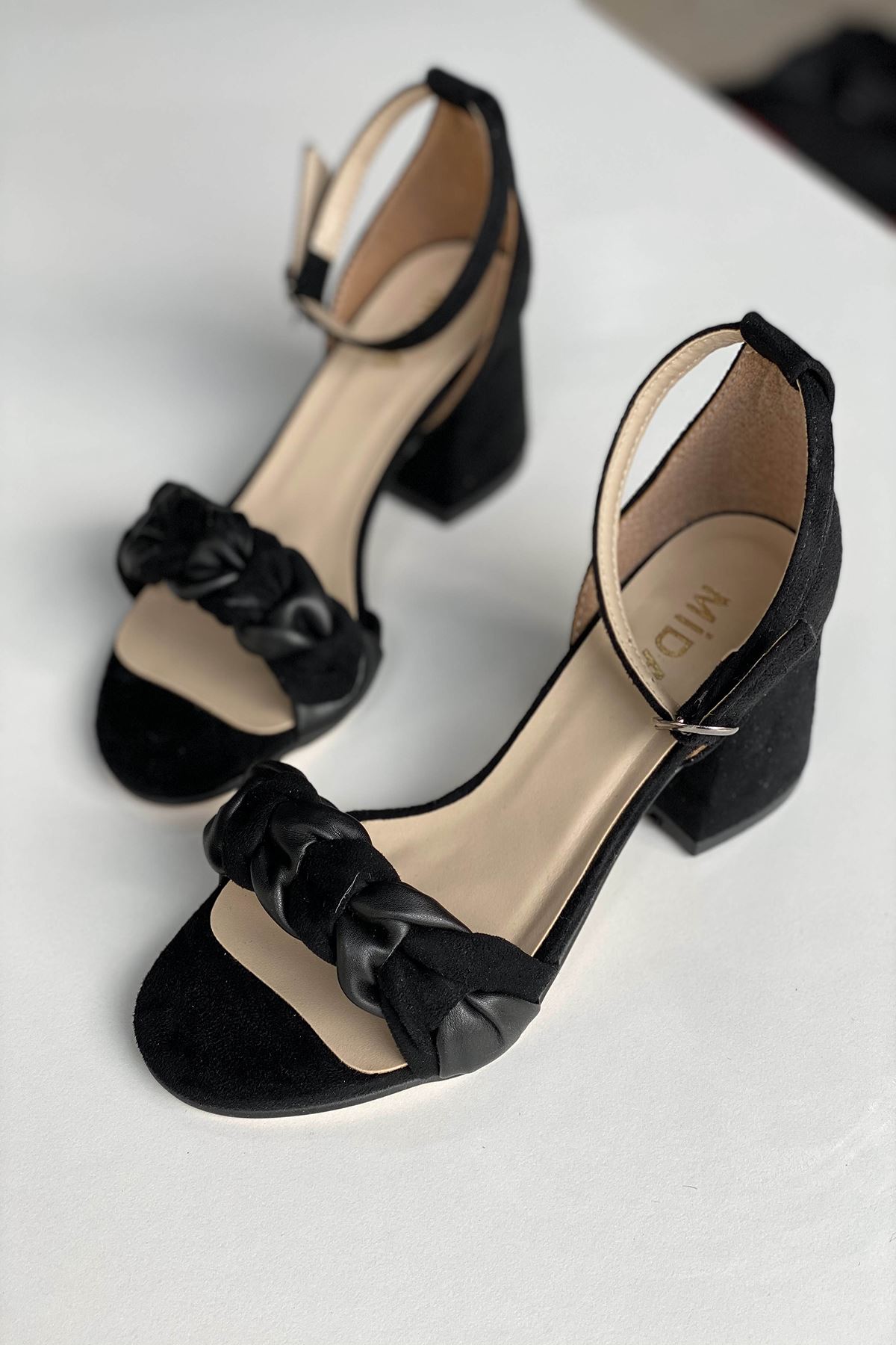 Y555 Siyah Deri Topuklu Ayakkabı