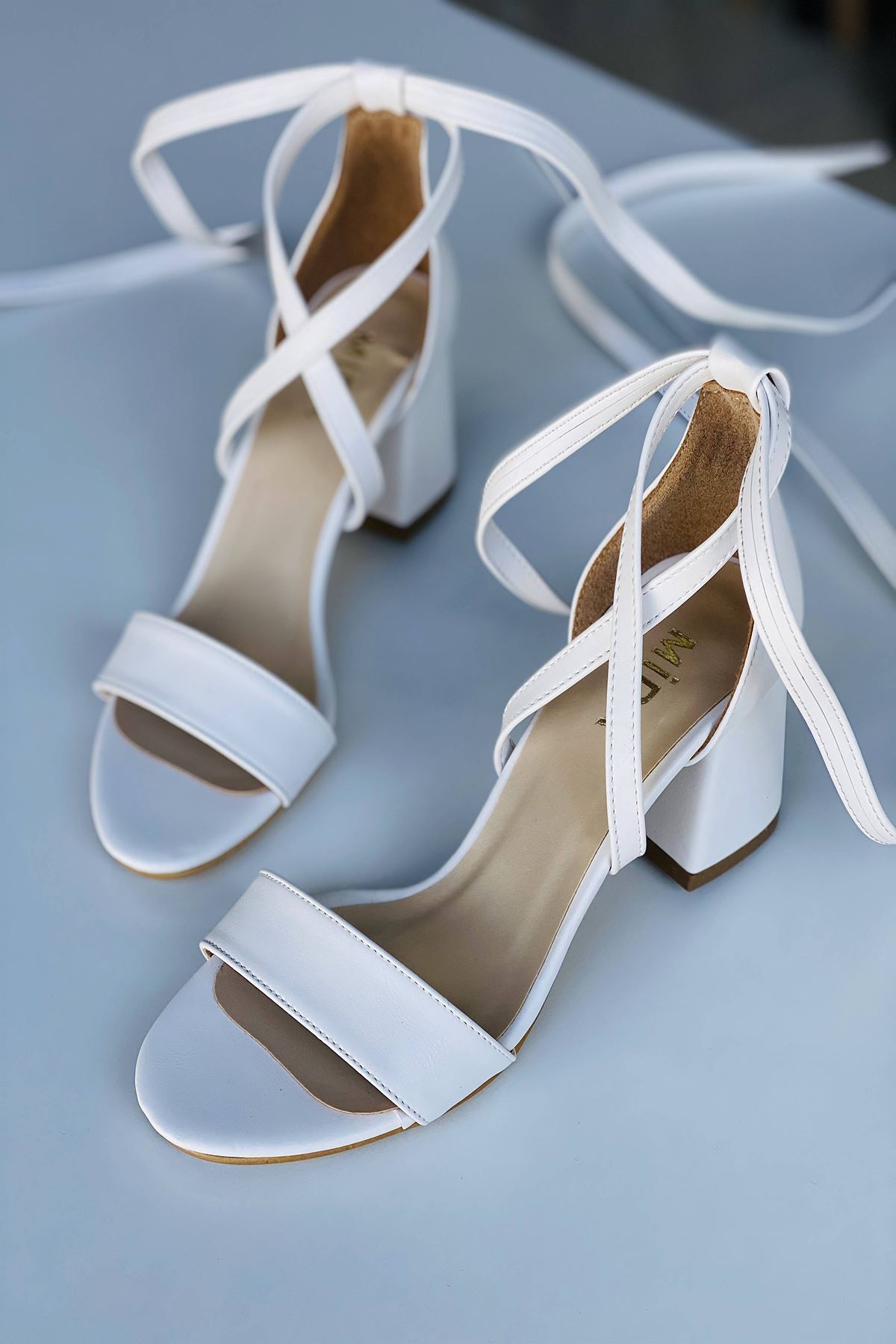 Y615 Beyaz Deri Topuklu Ayakkabı