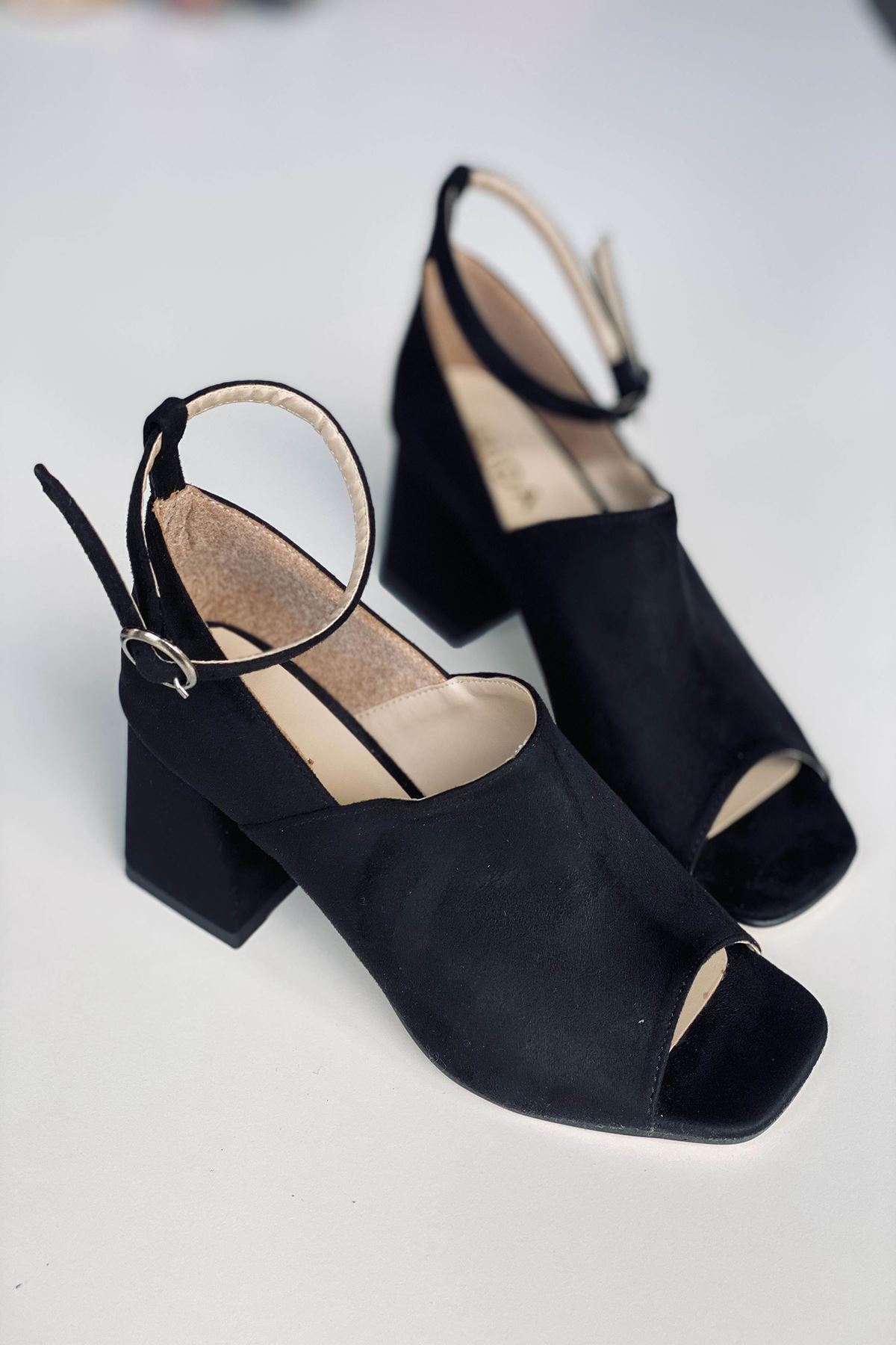Y706 Siyah Süet Topuklu Ayakkabı