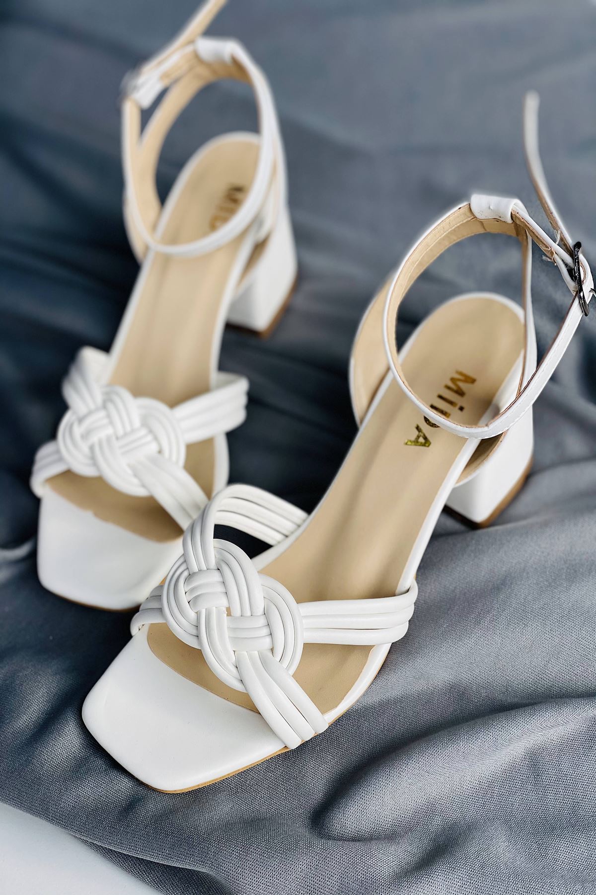 Y716 Beyaz Deri Topuklu Ayakkabı