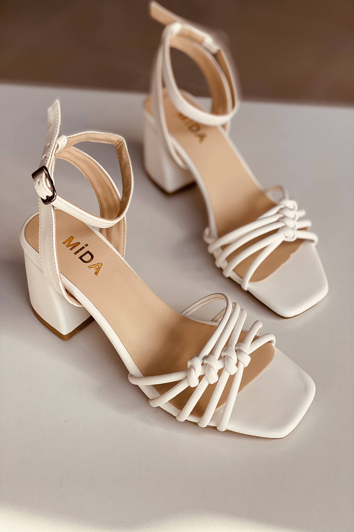 Y802 Beyaz Deri Topuklu Ayakkabı