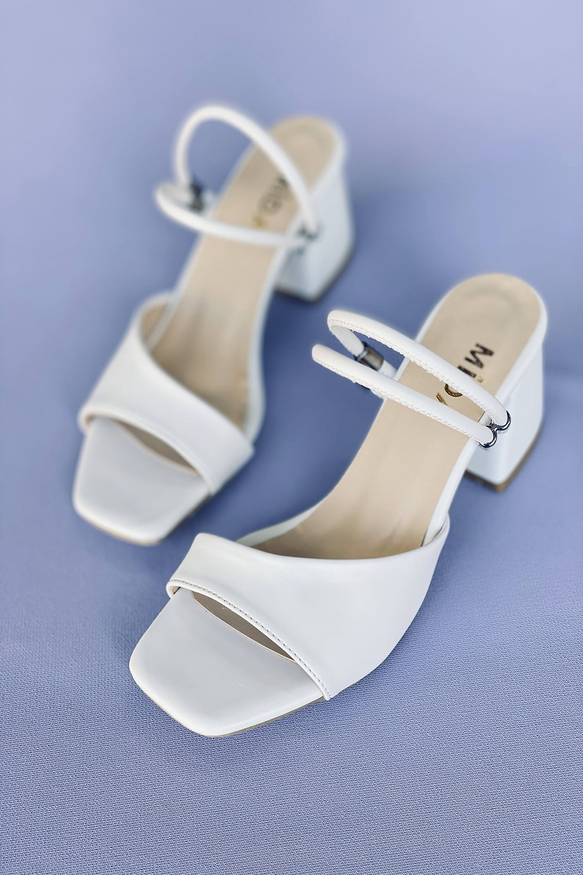 Y911 Beyaz Deri Topuklu Ayakkabı