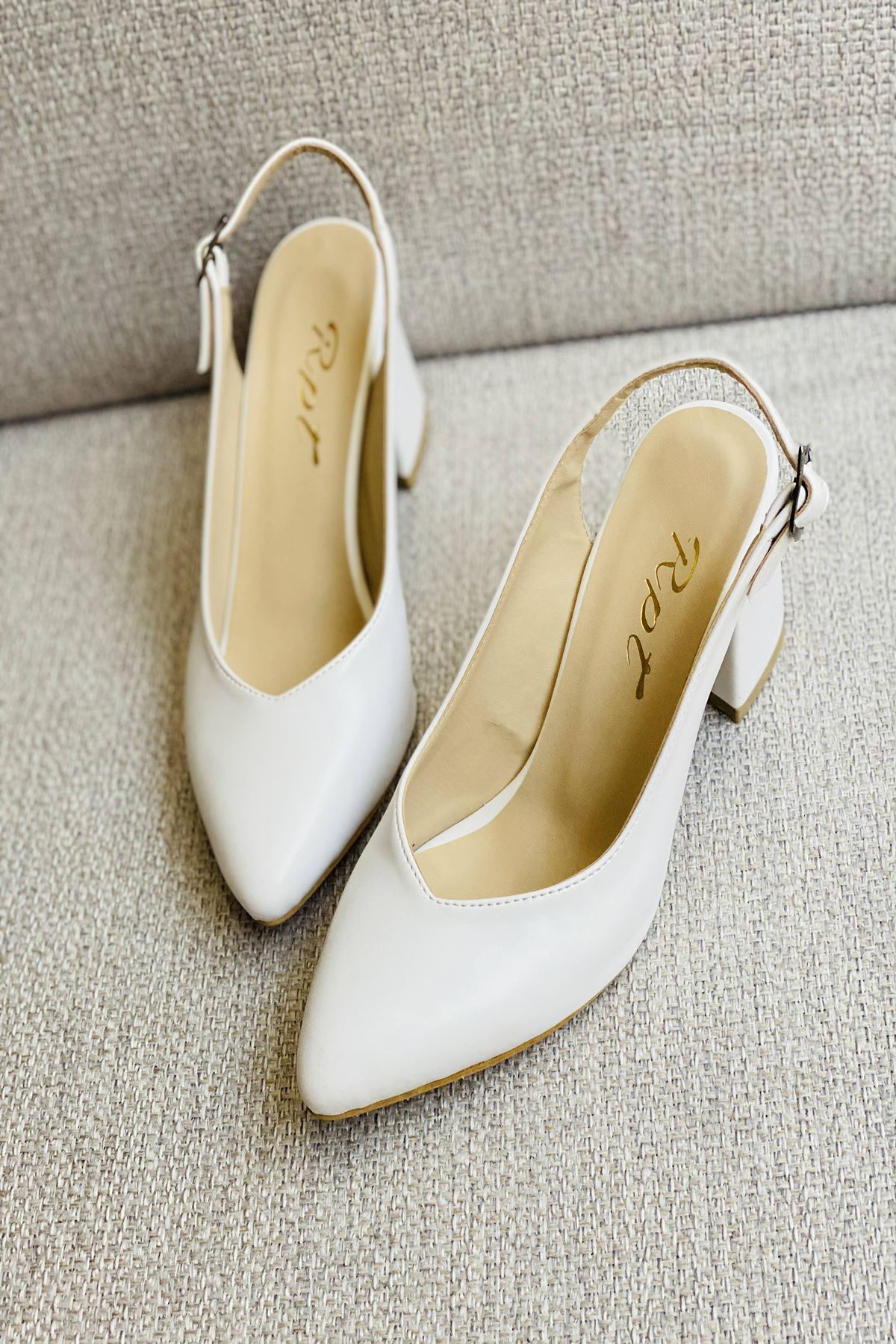 Y101 Beyaz Deri Topuklu Ayakkabı