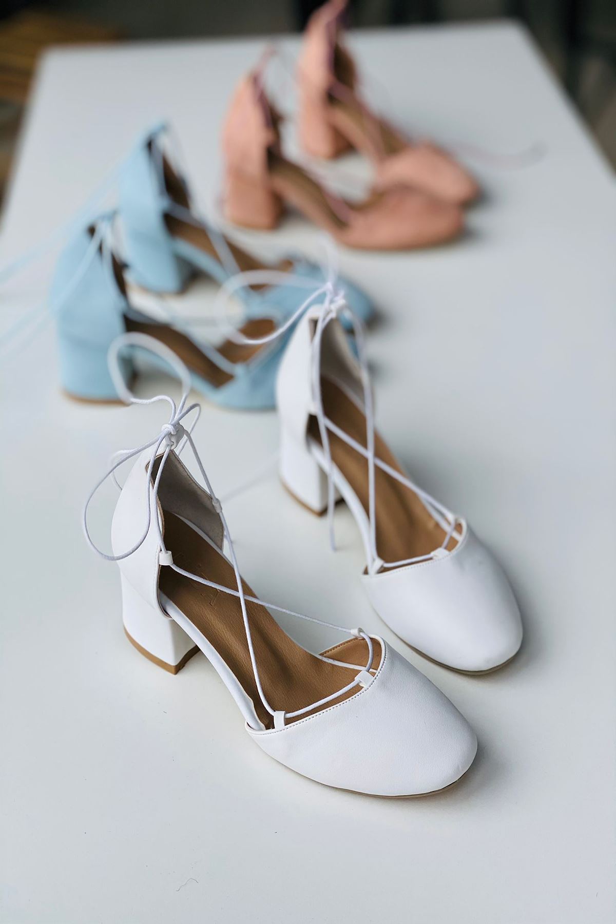 Y203 Beyaz Deri Topuklu Ayakkabı