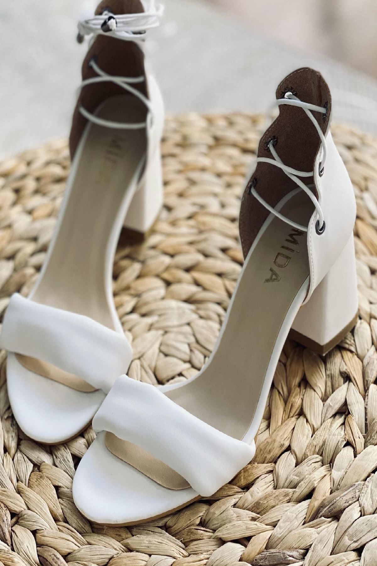 Y614 Beyaz Deri Topuklu Ayakkabı