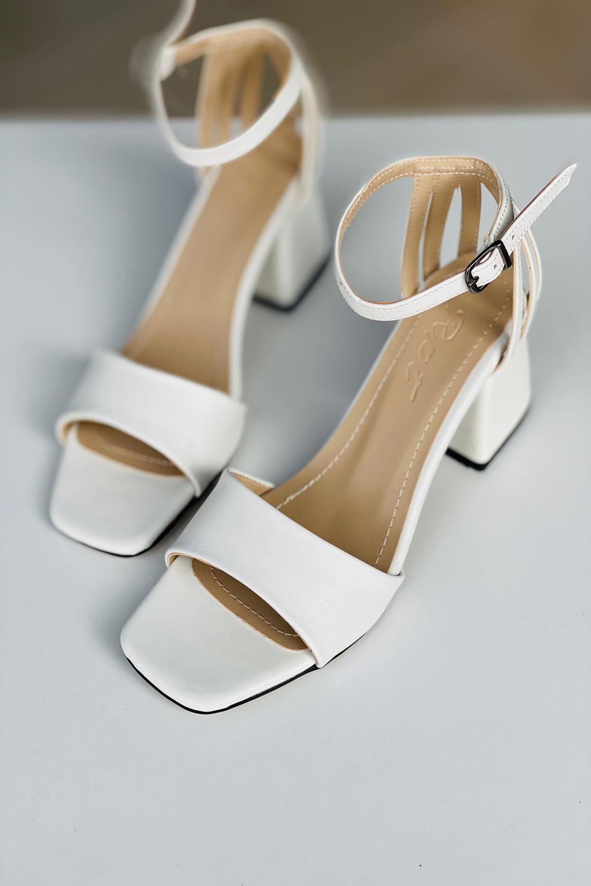 Y901 Beyaz Deri Topuklu Ayakkabı