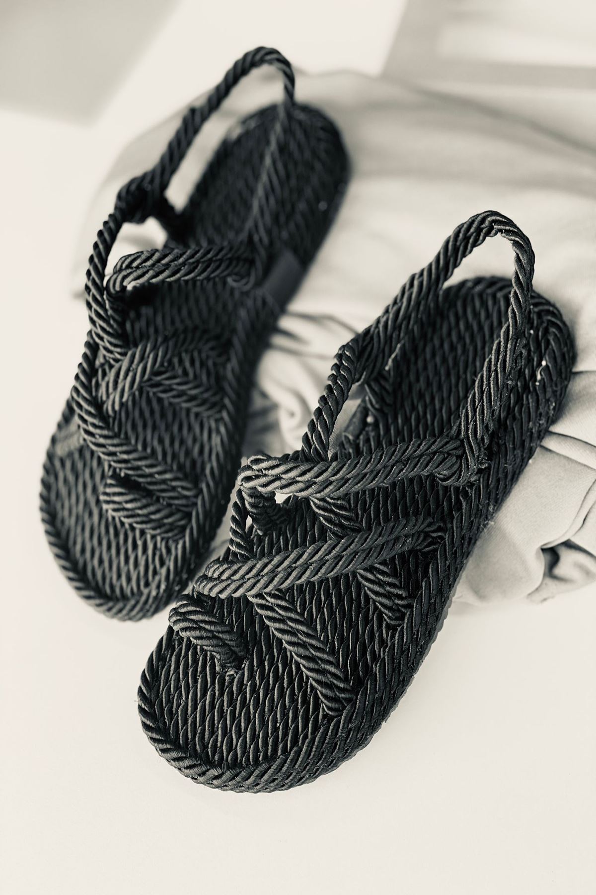 YRPH01 Siyah Halat Sandalet