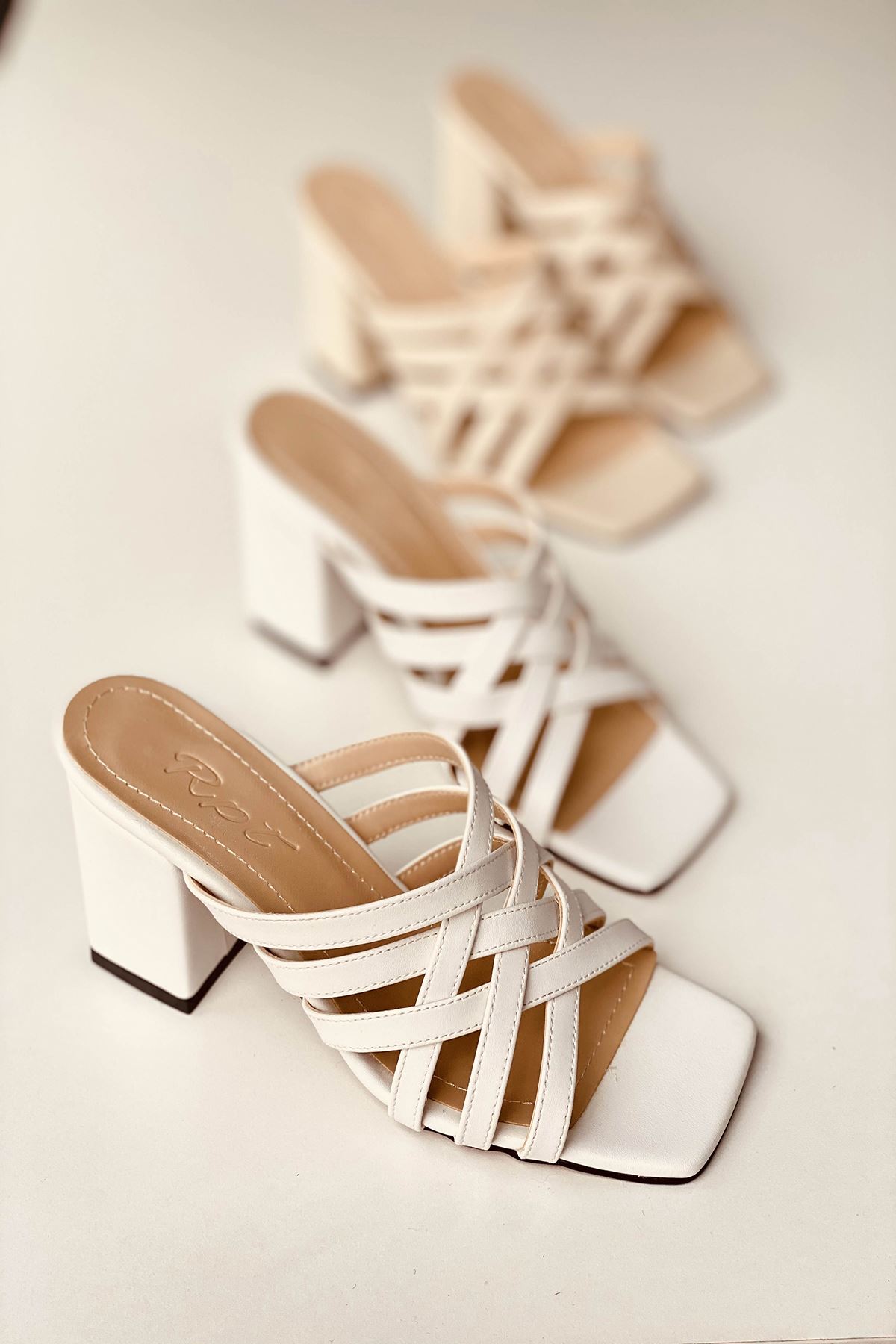 Y926 Beyaz Deri Topuklu Ayakkabı