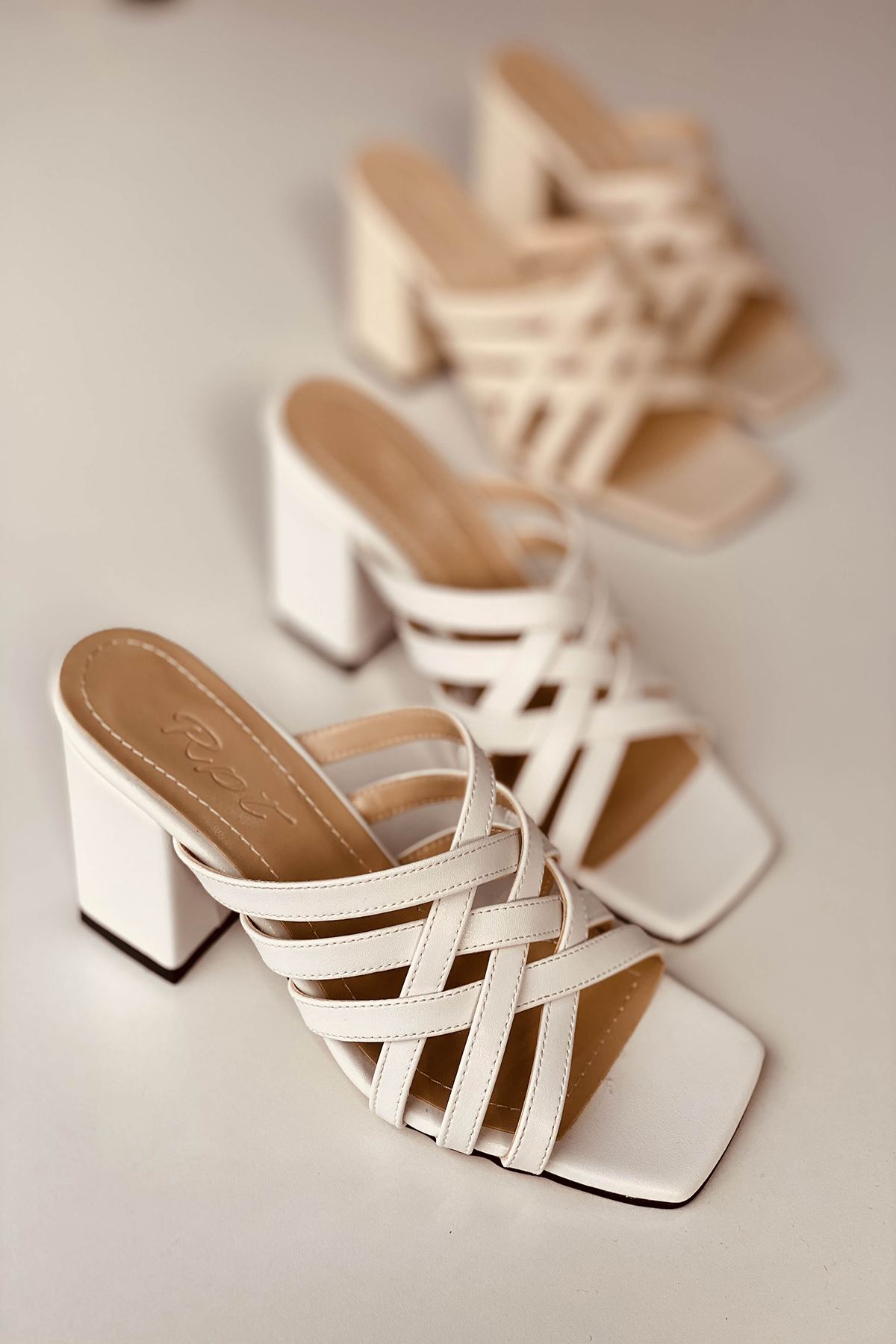 Y926 Beyaz Deri Topuklu Ayakkabı