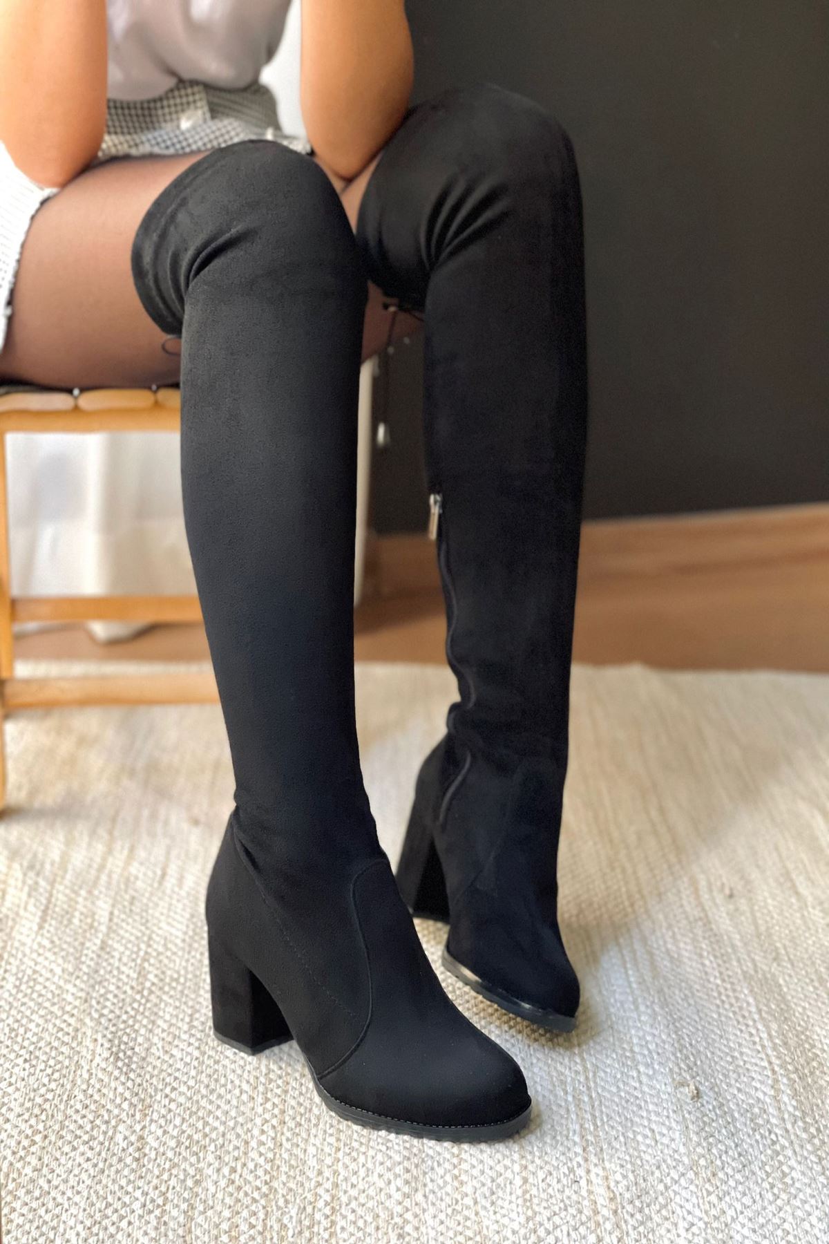 Siyah Diz Üstü Çorap Kadın Çizme