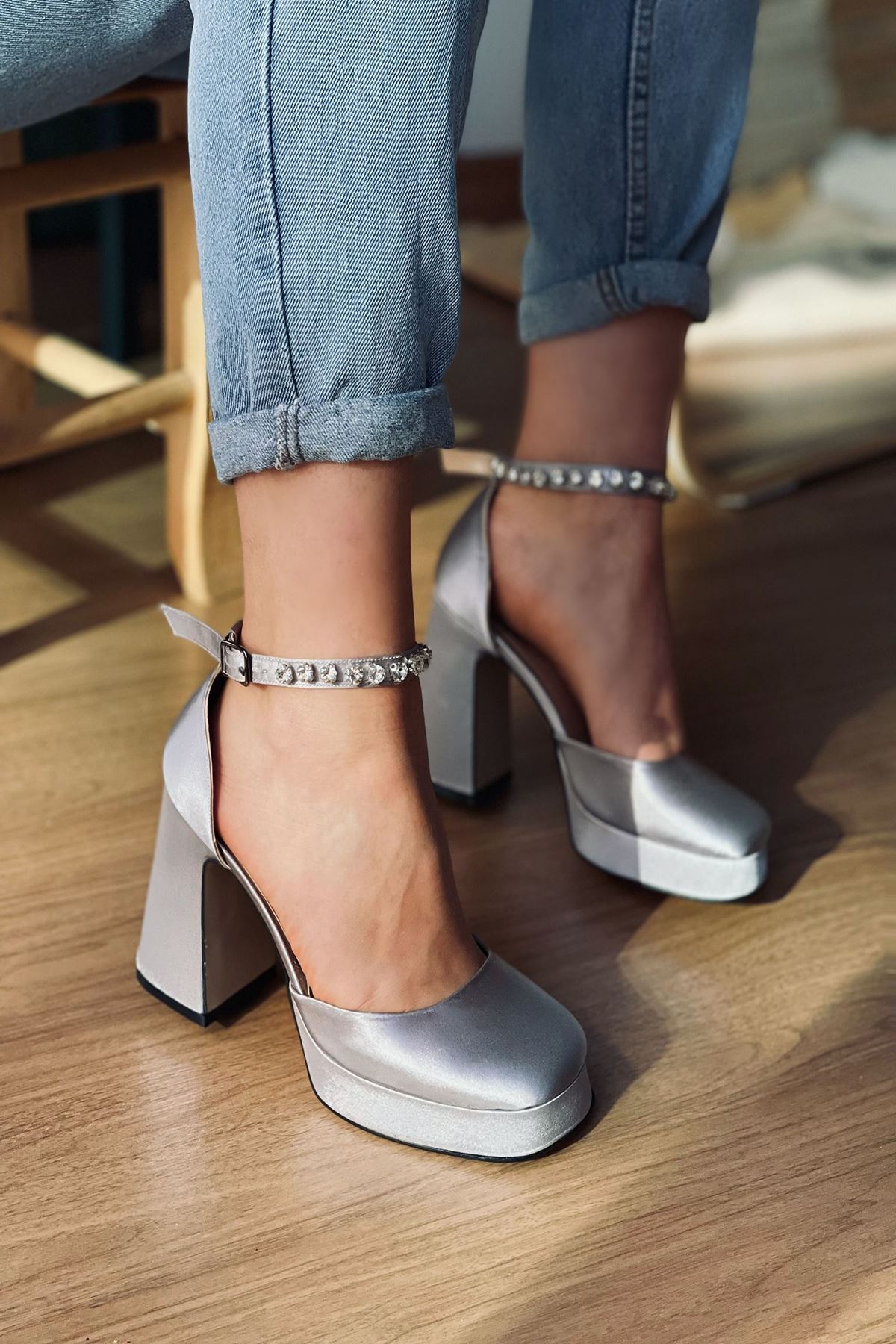 YMolly Gümüş Deri Platformlu Taşlı Topuklu Ayakkabı