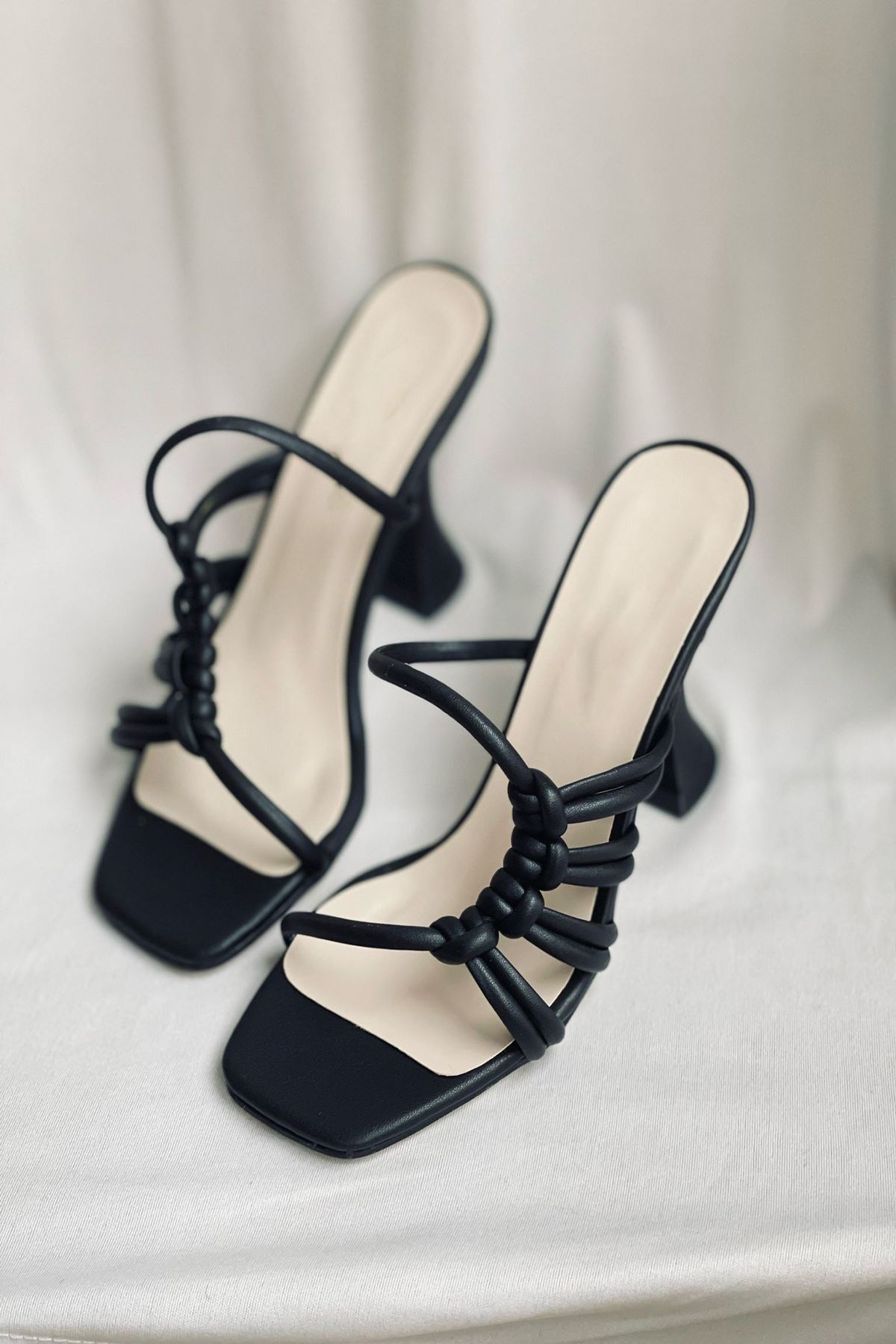 Y815 Siyah Deri Örgülü Topuklu Ayakkabı