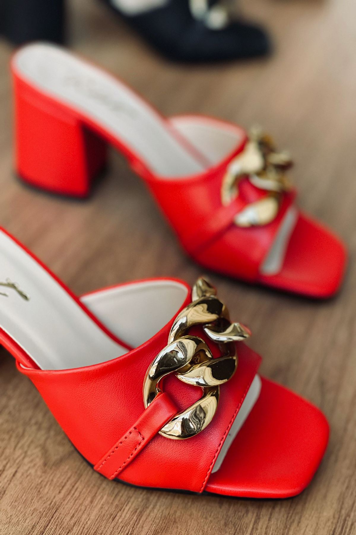 YJudy Kırmızı Deri Halkalı Topuklu Ayakkabı