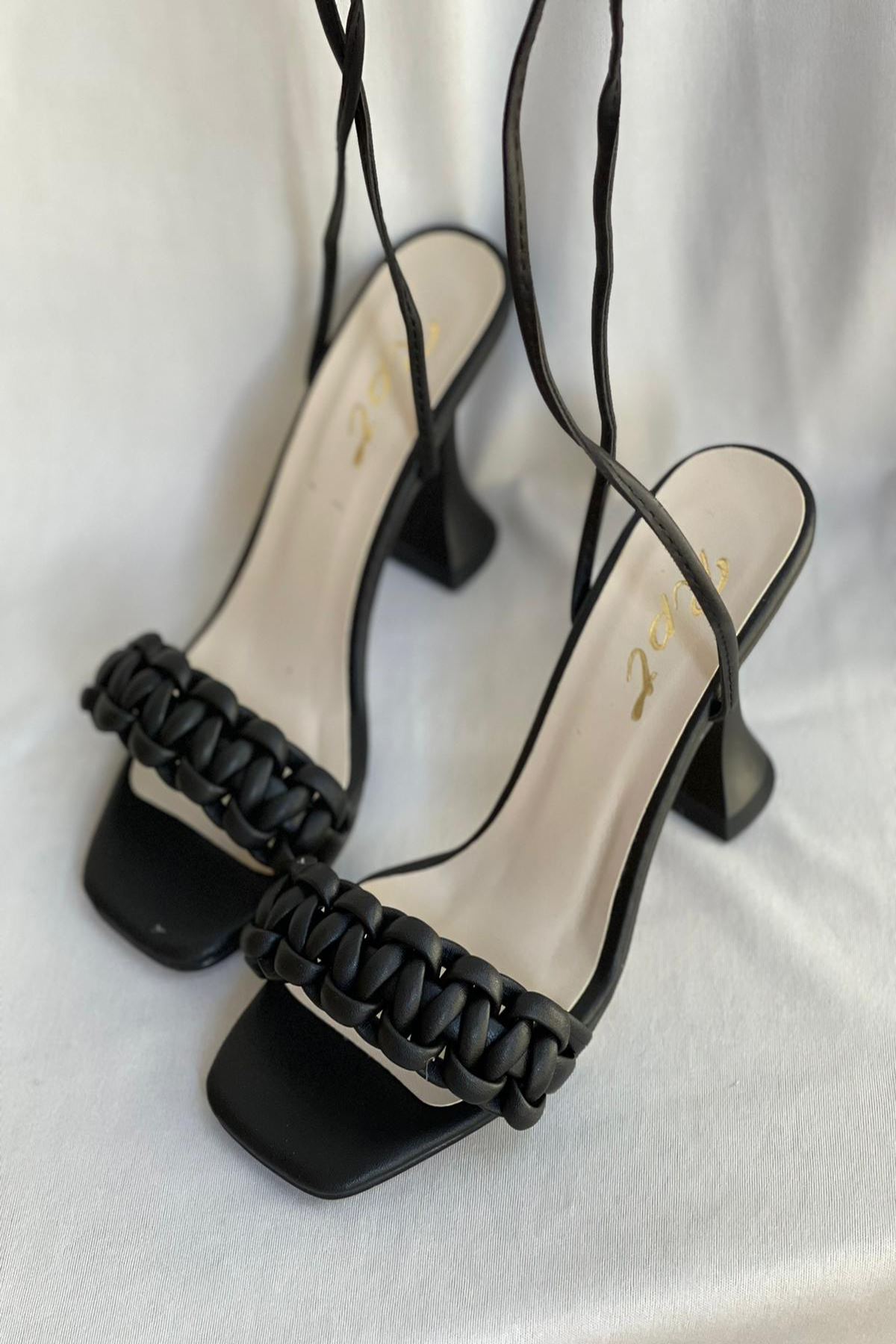 Mida Shoes Y814 Siyah Deri Örgülü Topuklu Ayakkabı