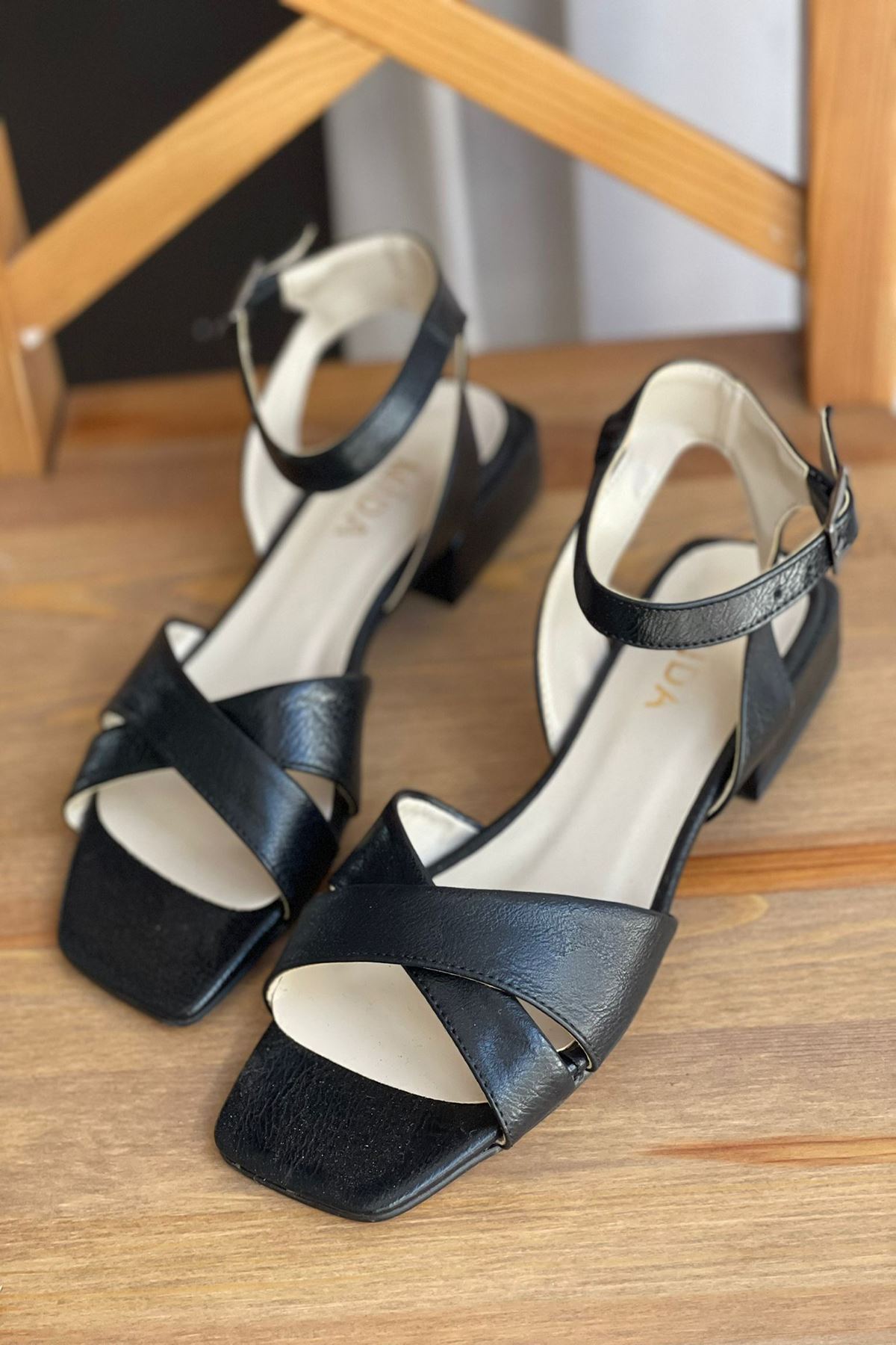 Mida Shoes Y400 Siyah Deri Sandalet