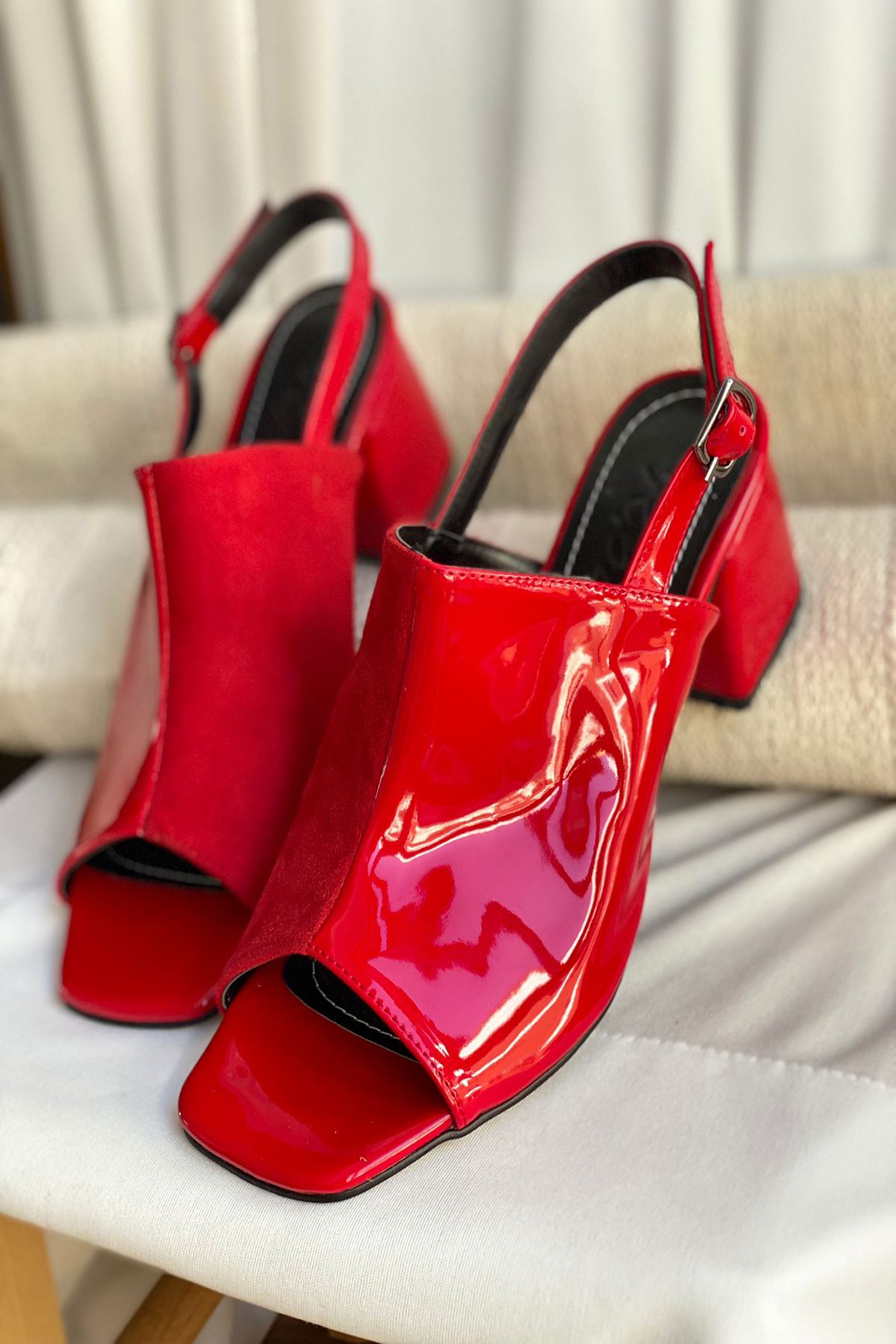 Mida Shoes Y902 Kırmızı Rugan Topuklu Ayakkabı