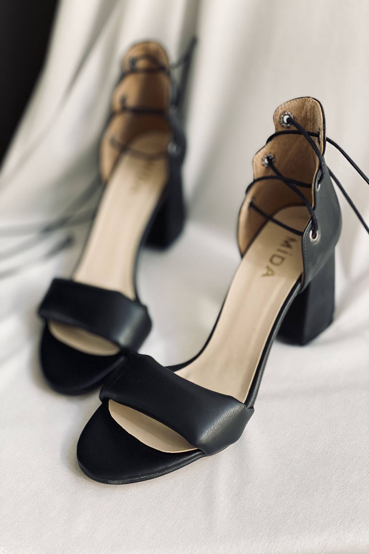 Mida Shoes Y614 Siyah Deri Topuklu Ayakkabı