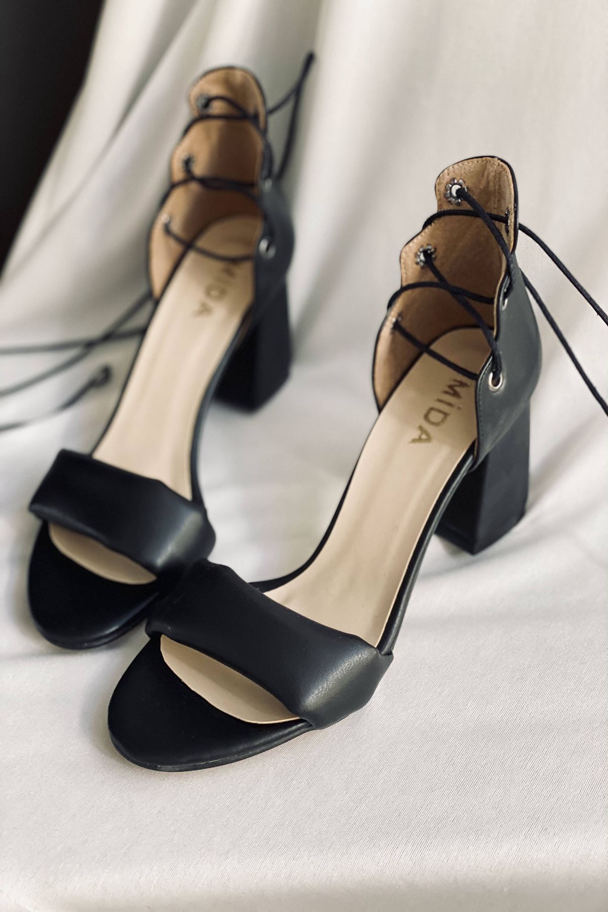 Mida Shoes Y614 Siyah Deri Topuklu Ayakkabı