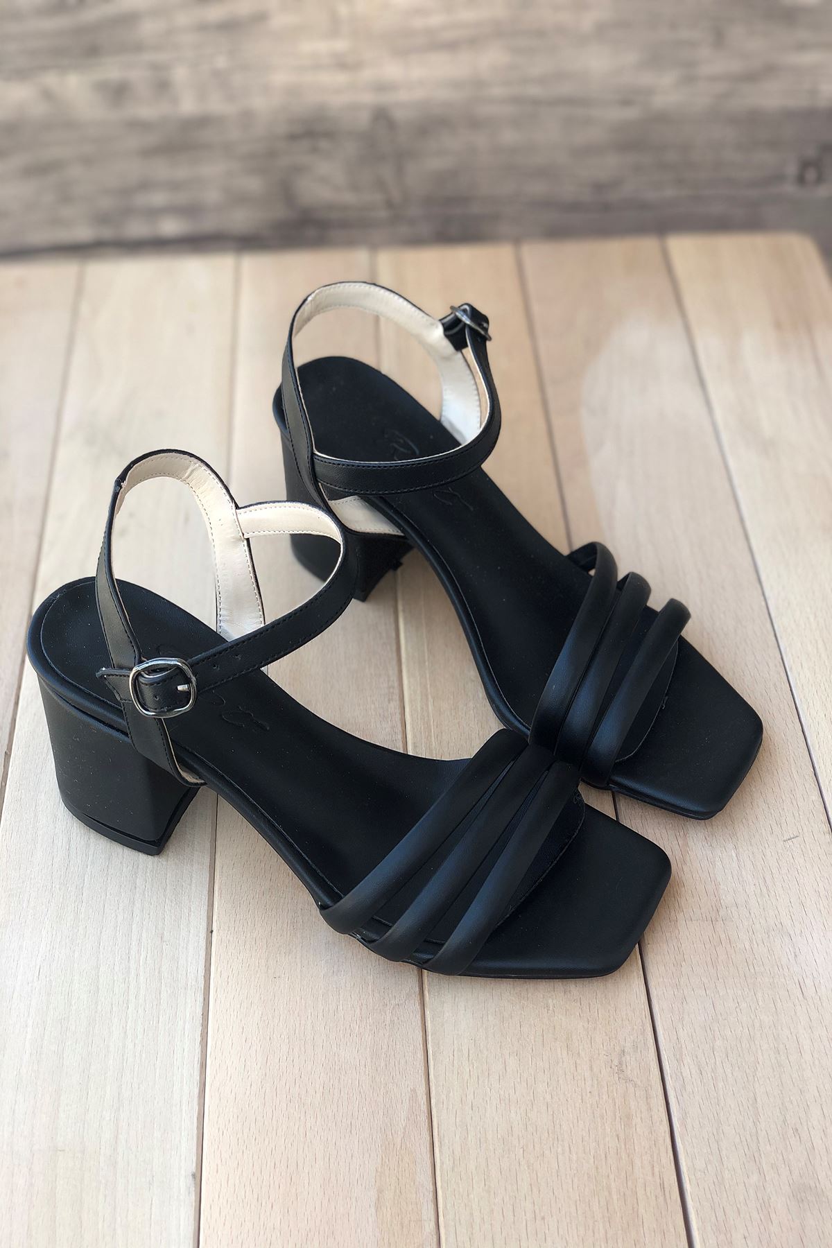 Mida Shoes Y222 Siyah Deri Topuklu Ayakkabı