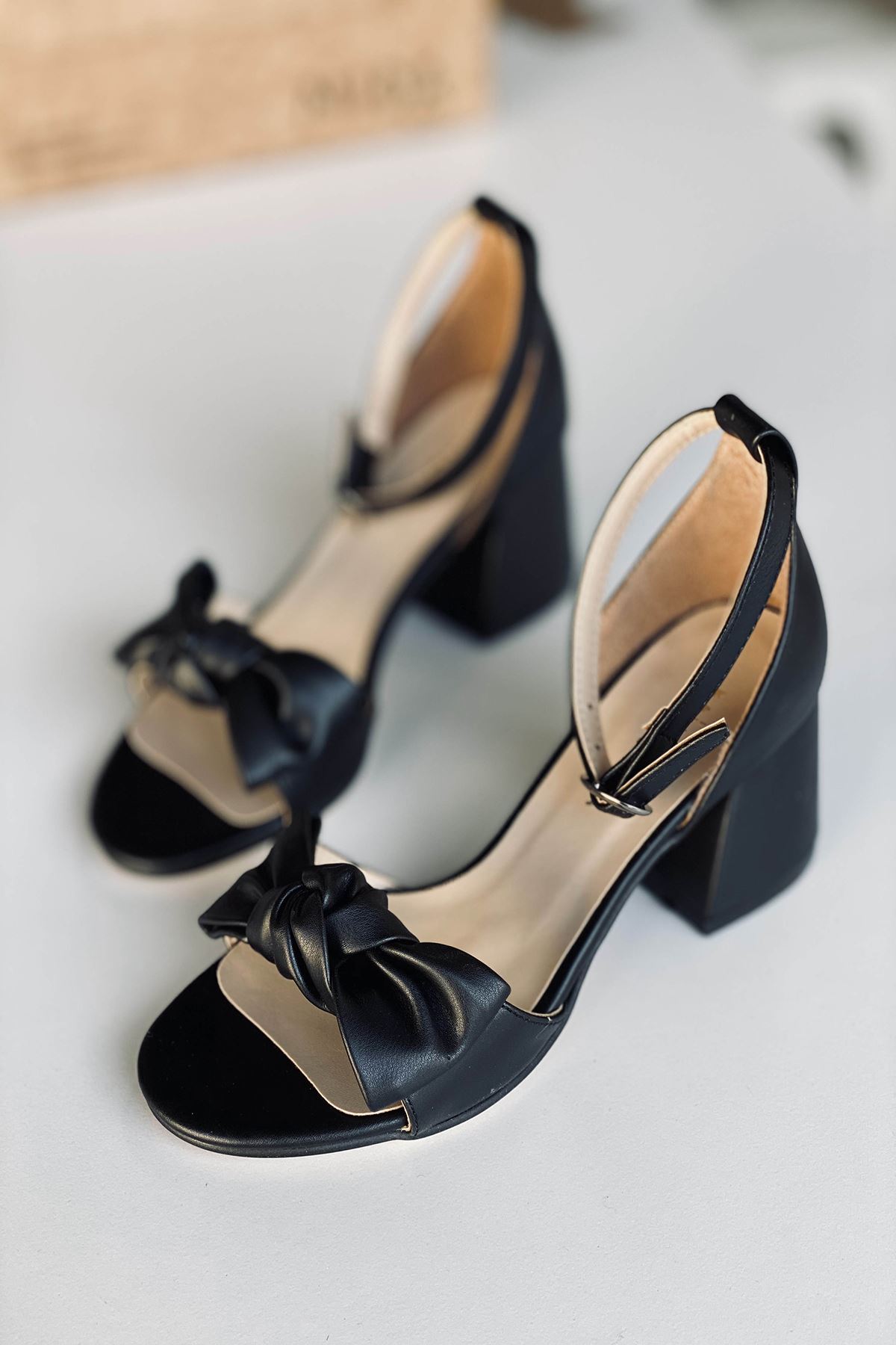 Mida Shoes Y553 Siyah Deri Topuklu Ayakkabı