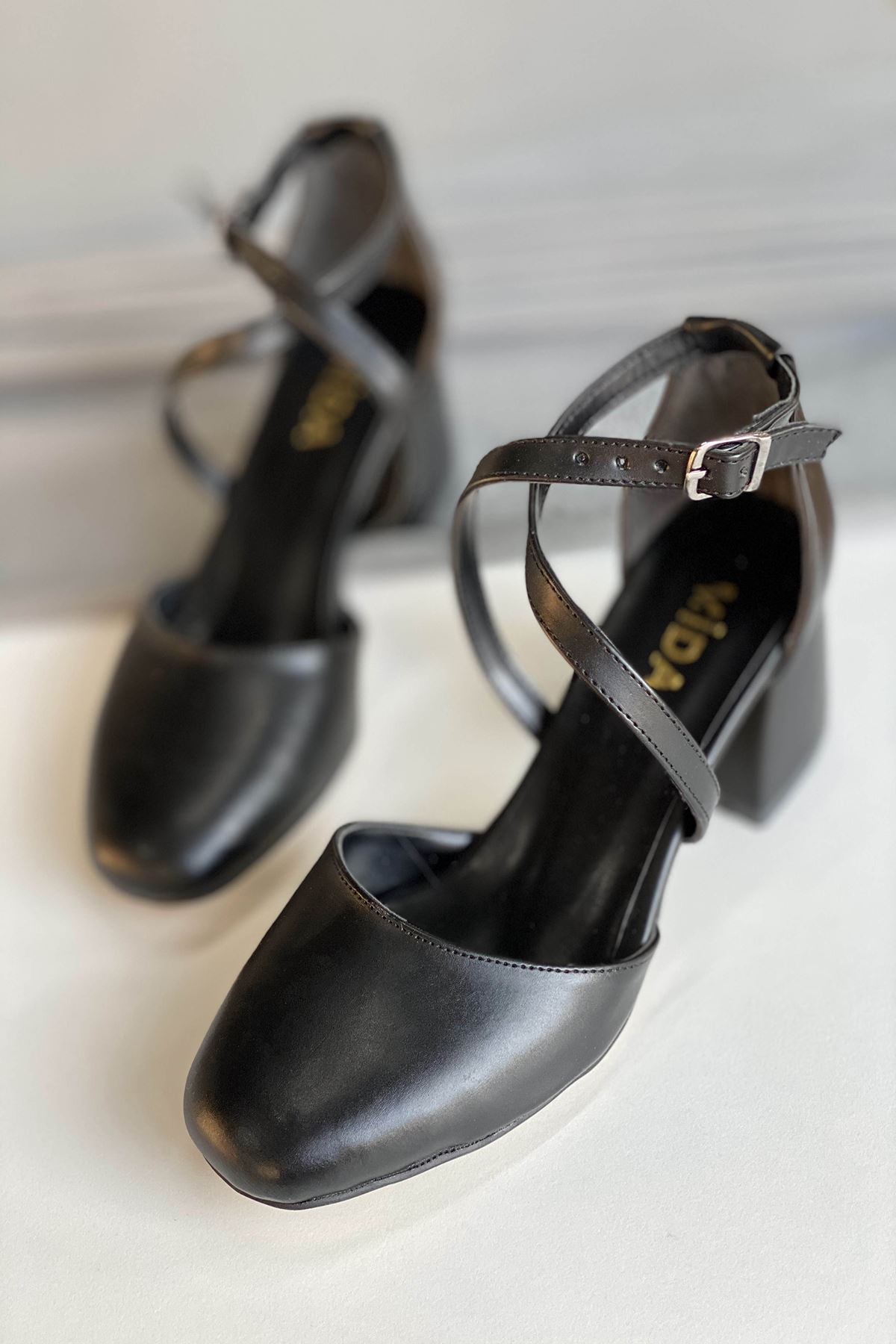 Mida Shoes Y191 Siyah Deri Topuklu Ayakkabı