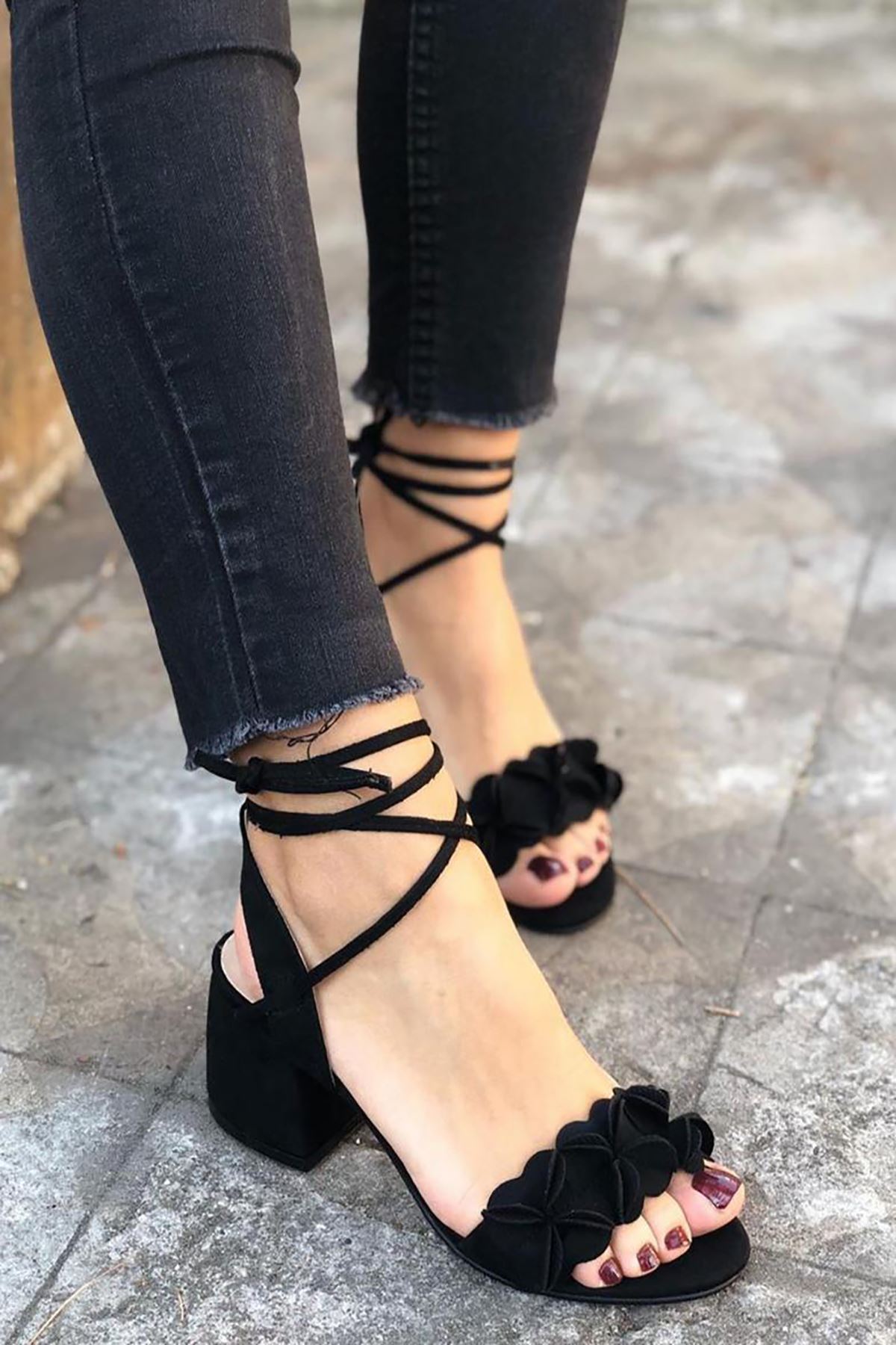 Mida Shoes Y501 Siyah Süet Çiçekli Topuklu Ayakkabı