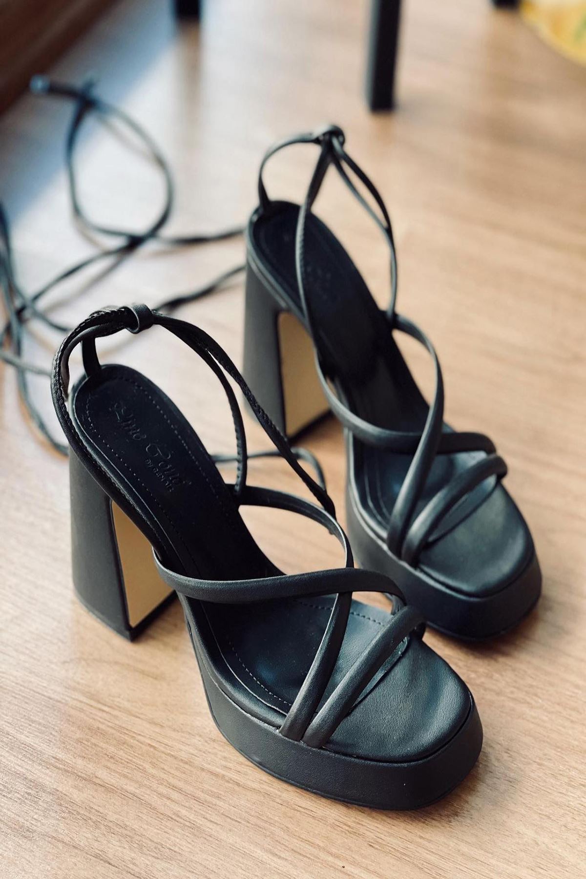 Mida Shoes YVİCKY Siyah Deri Platform Tek Bant Topuklu Ayakkabı