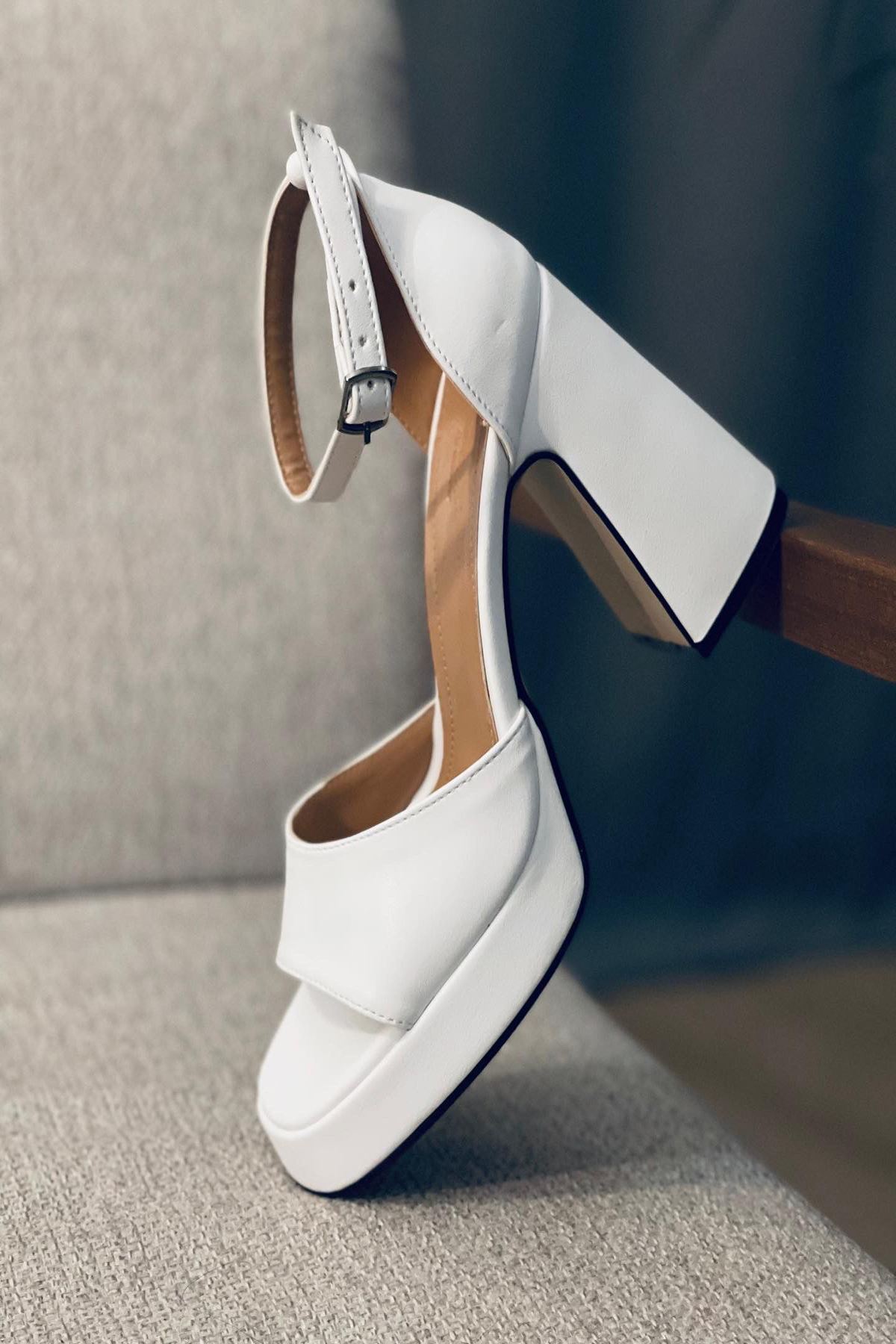 Mida Shoes YVENUS Beyaz Deri Platform Tek Bant Topuklu Ayakkabı