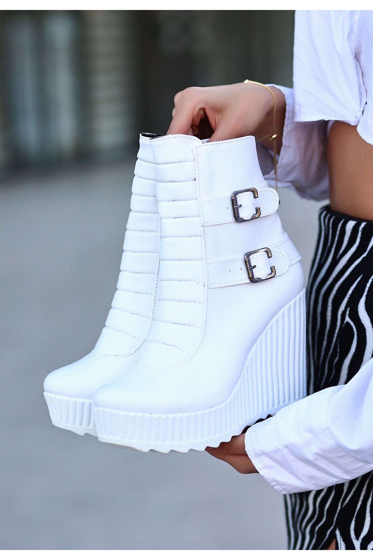 Mida Shoes JEİLA Beyaz Deri Bağcıklı Detaylı Kadın Kar Botu
