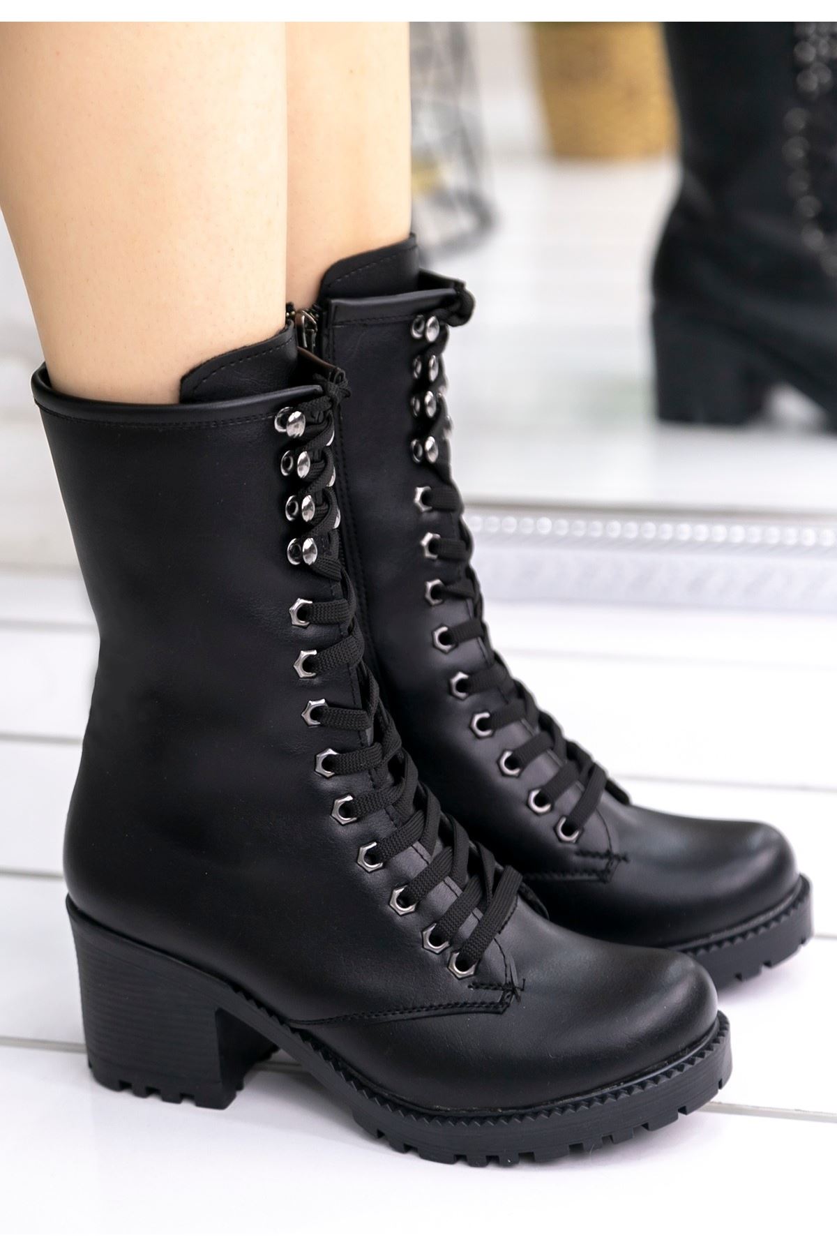 Mida Shoes Robinat Siyah Deri Bağcıklı Kadın Postal