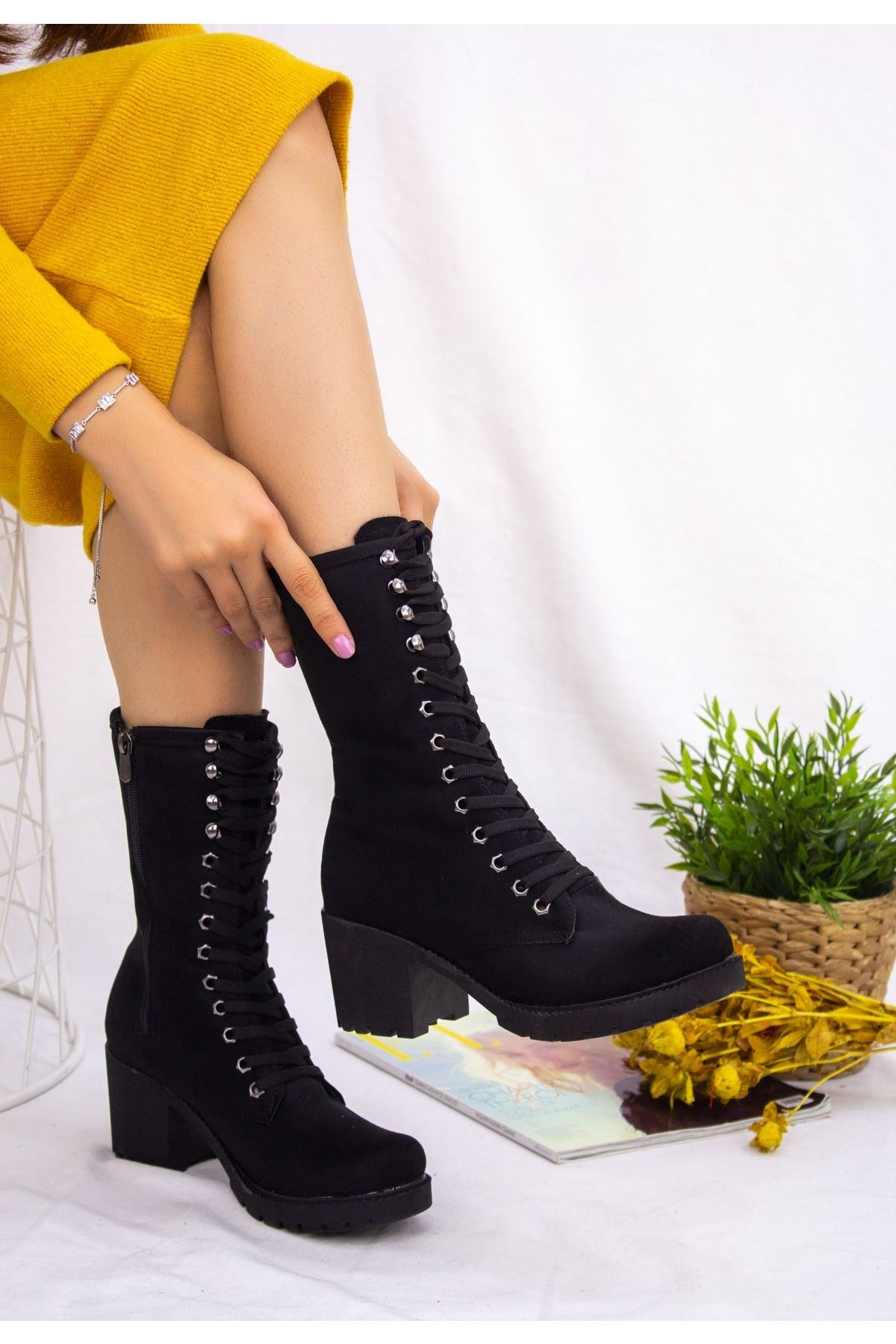 Mida Shoes Robinat Siyah Süet Bağcıklı Kadın Postal
