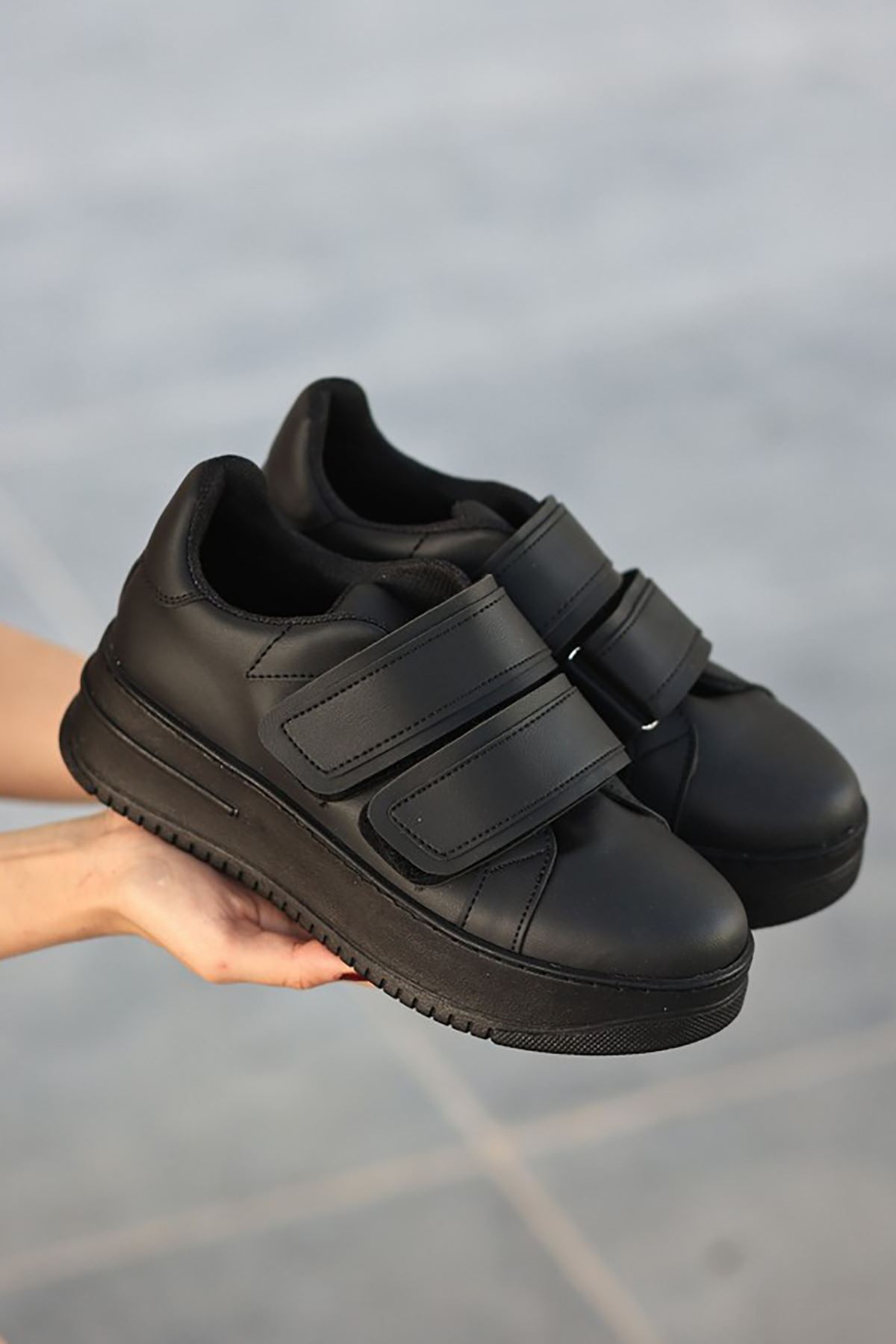 ERBMARX Siyah Deri Detaylı Spor Ayakkabı