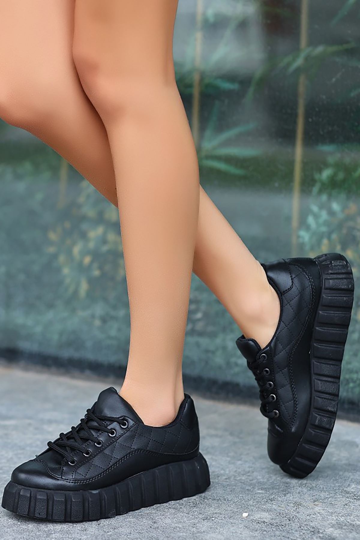 ERBJORİS Siyah Deri Bayan Bağcıklı Spor Ayakkabı