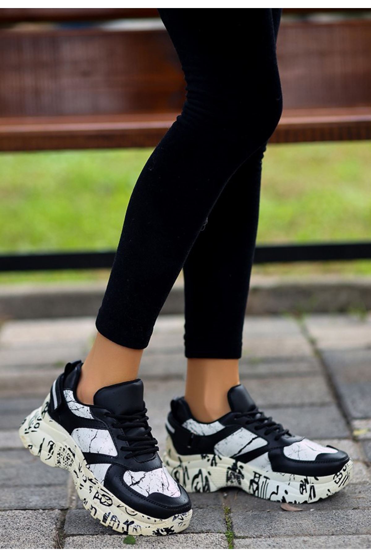 ERBFUNİE Siyah Beyaz Deri Bayan Detaylı Bağcıklı Spor Ayakkabı