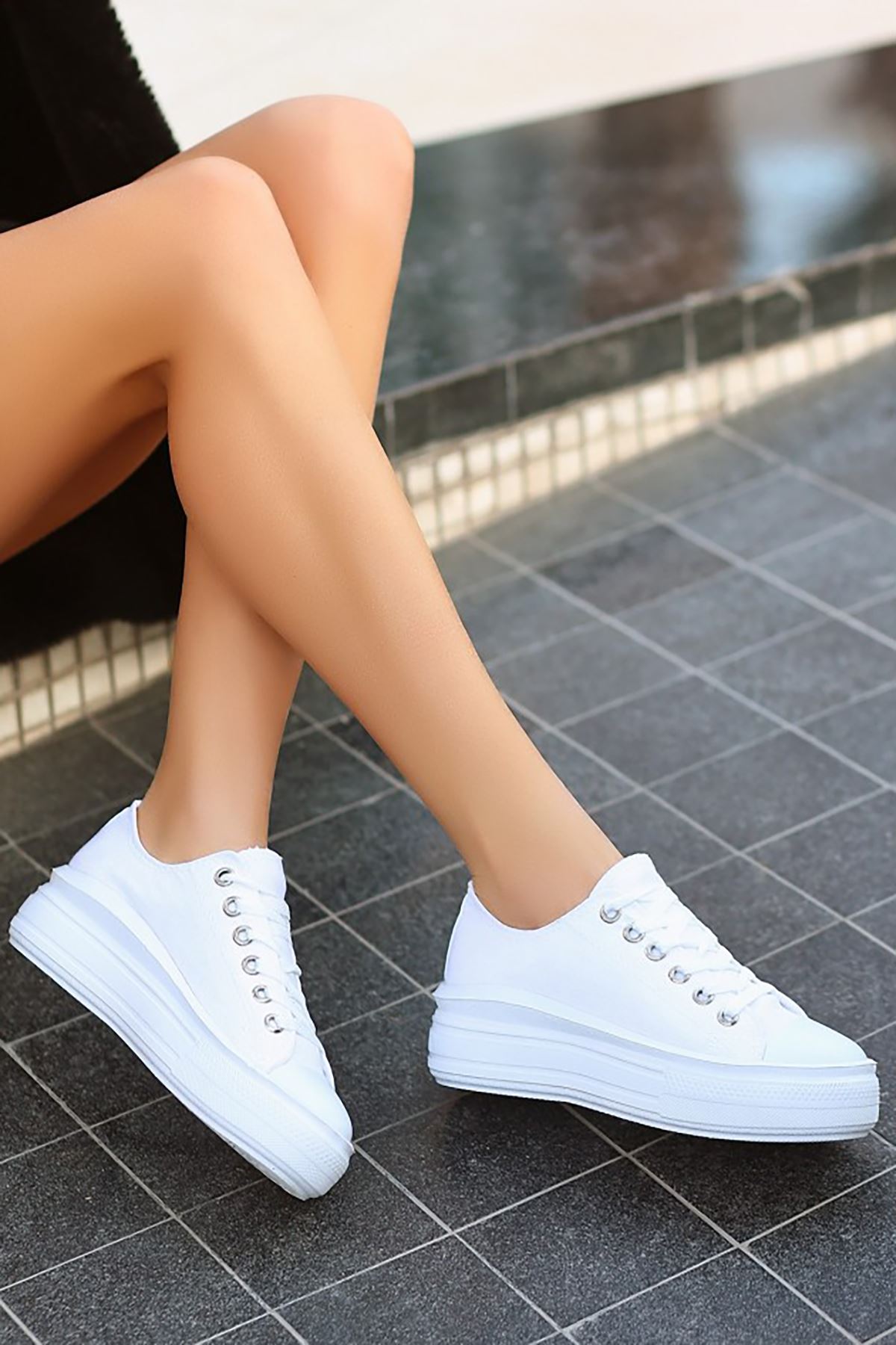 ERBİRENA Beyaz Keten Bayan Bağcıklı Spor Ayakkabı