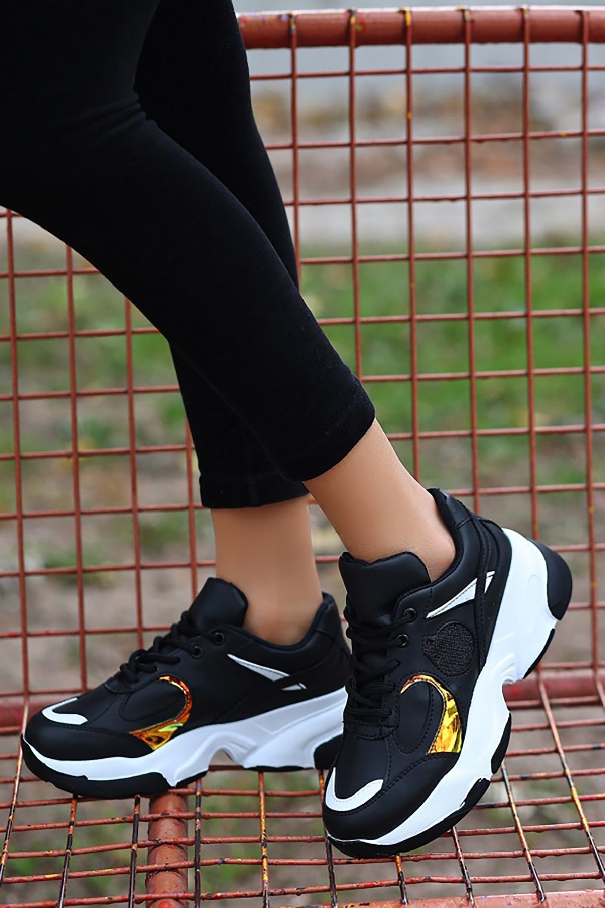 ERBMİTAR Siyah Deri Holağramlı Bayan Bağcıklı Spor Ayakkabı