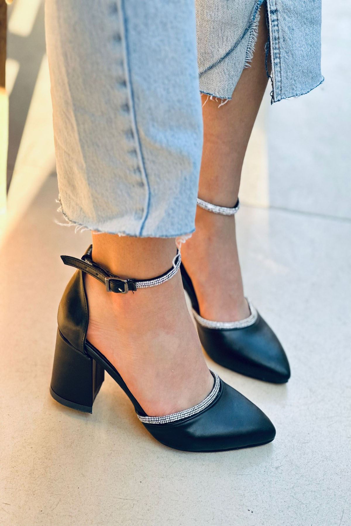Mida Shoes Y148 Siyah Deri Taşlı Kadın Topuklu Ayakkabı